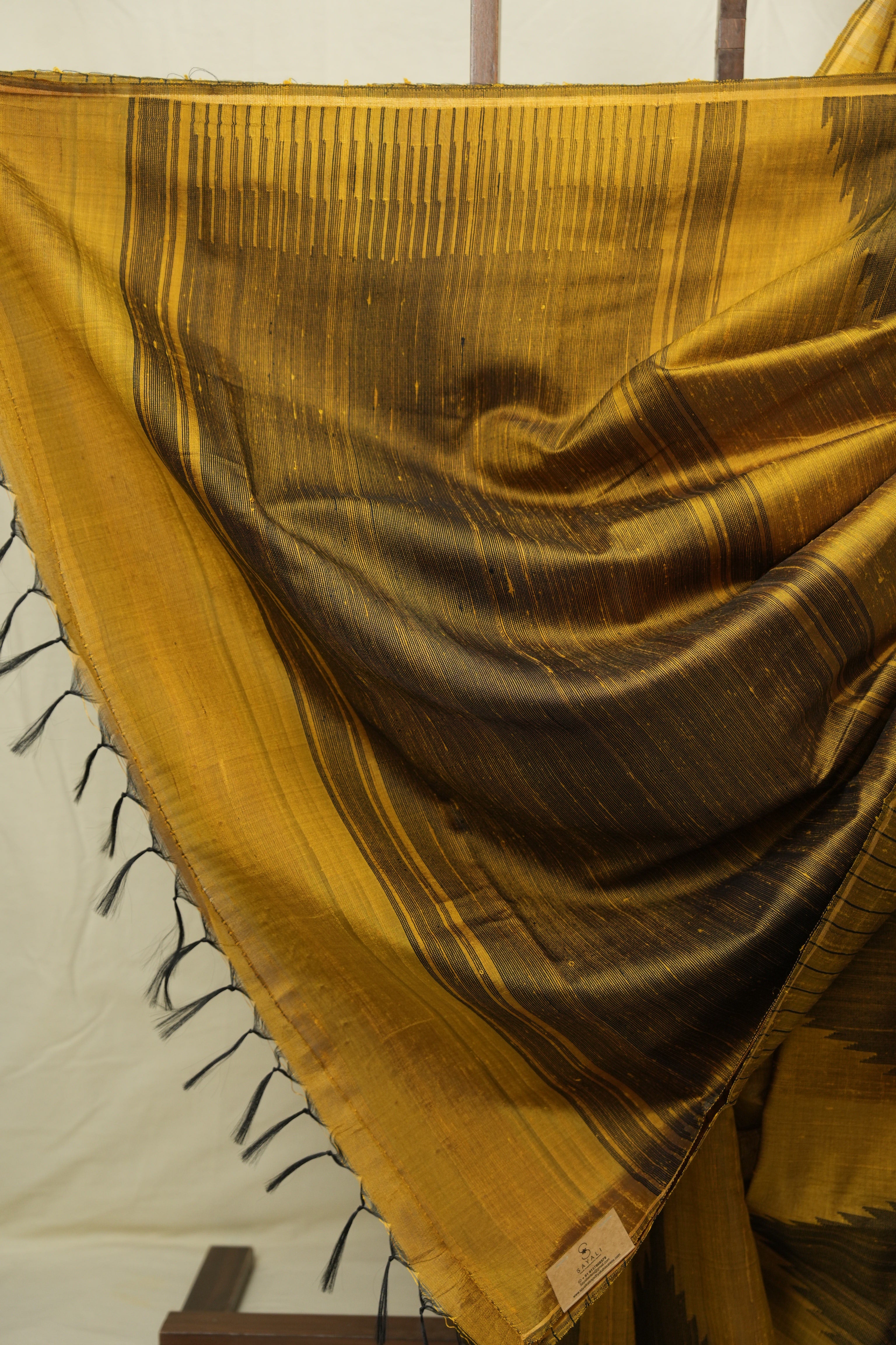 Gold Raw Silk Saree - SRGRSS1010