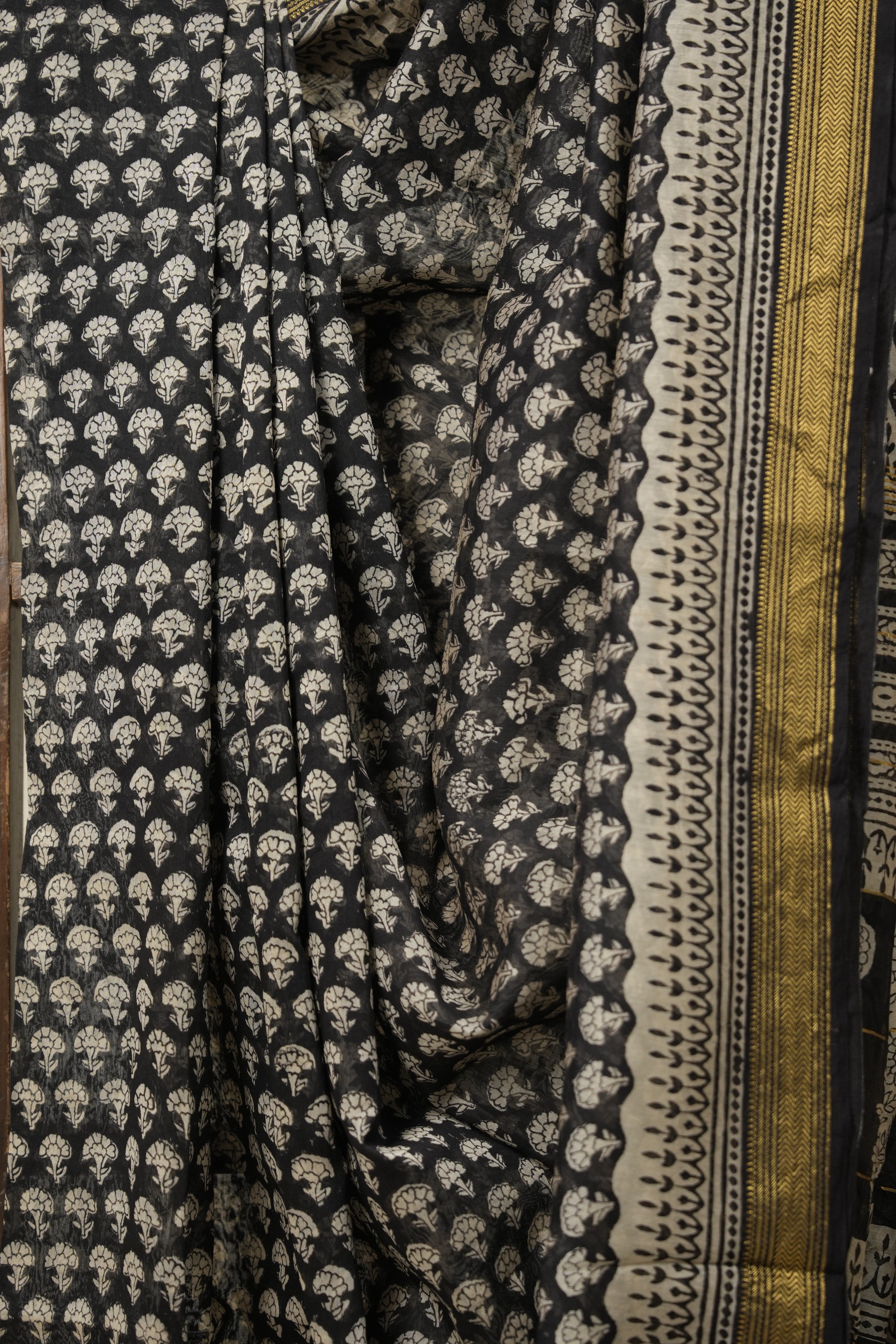 Black HBP Cotton Silk Saree With Maheshwari Border - SRBCSS1289