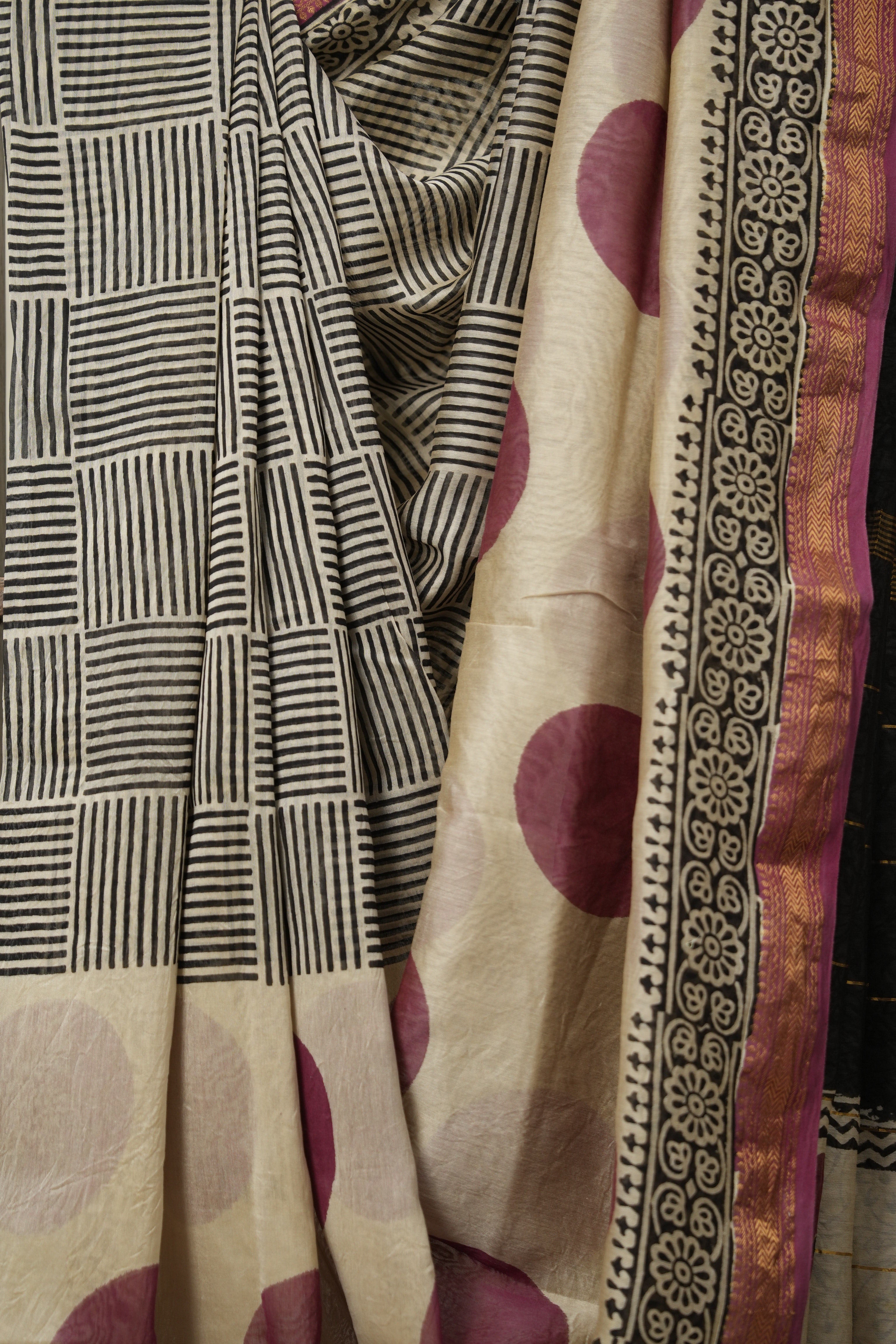 Off- White HBP Cotton Silk Saree With Maheshwari Border - SROWCSS1290