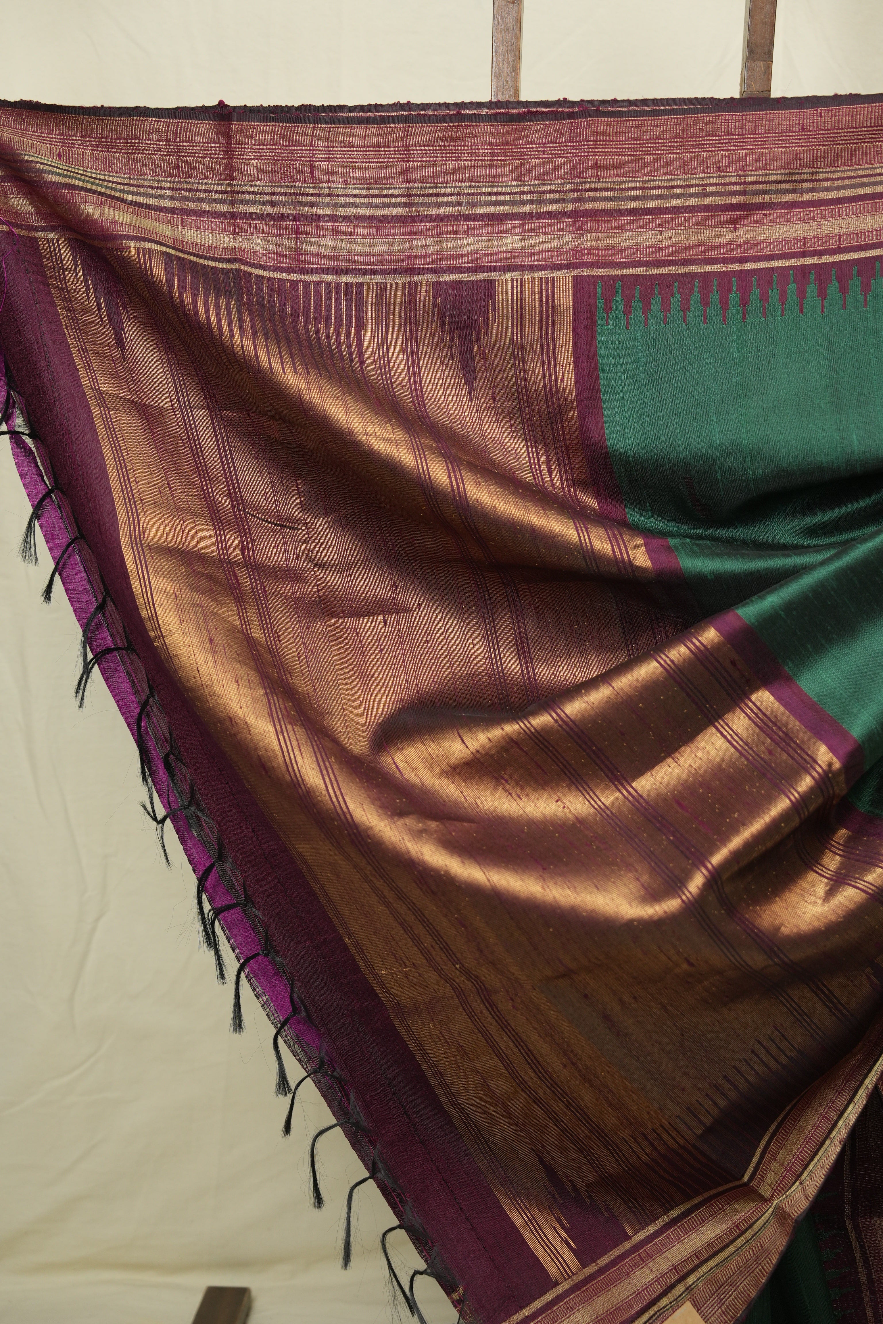 Dark Green Raw Silk Saree - SRDGRSS997