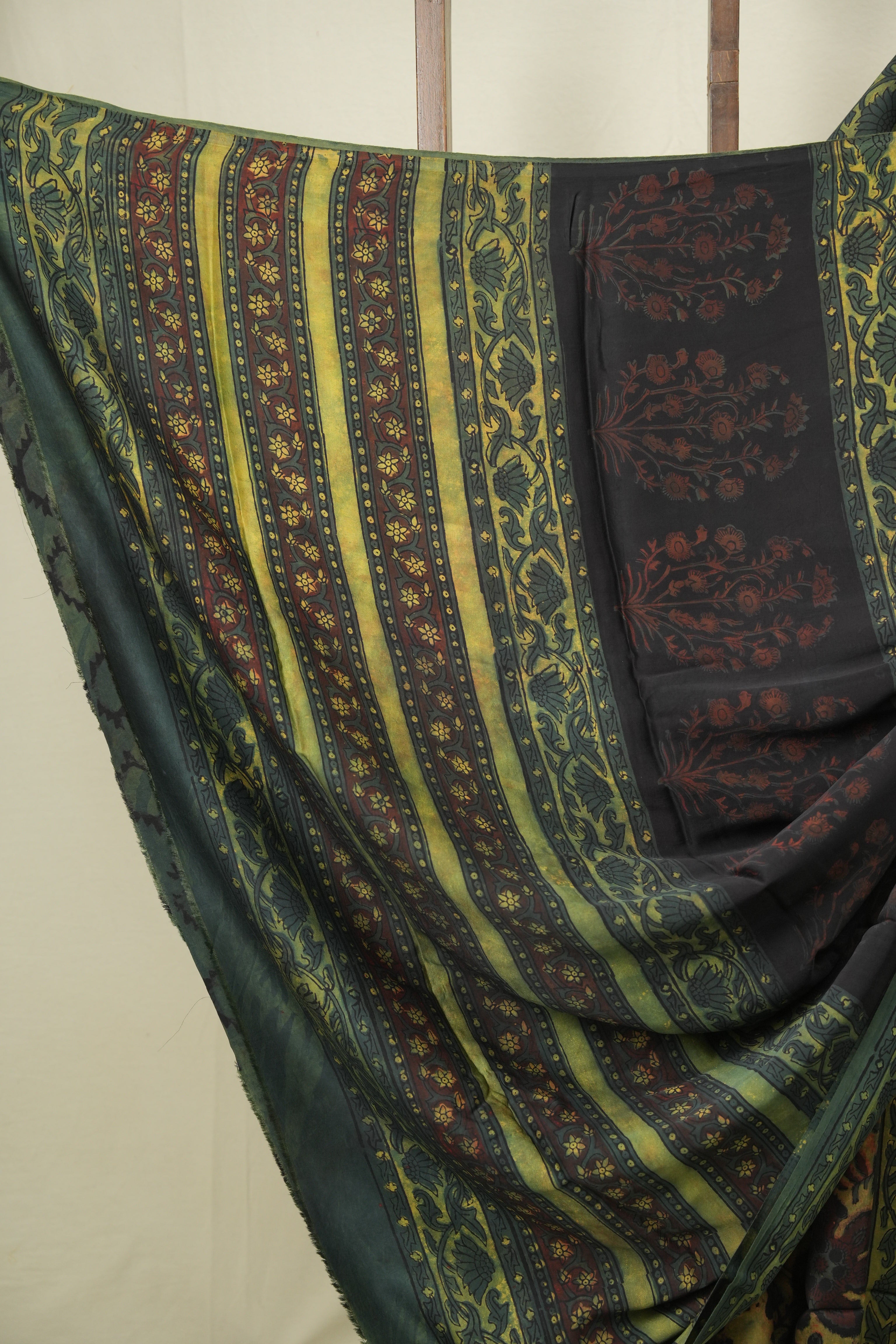 Green HBP Modal Silk Saree - SRGSMS666