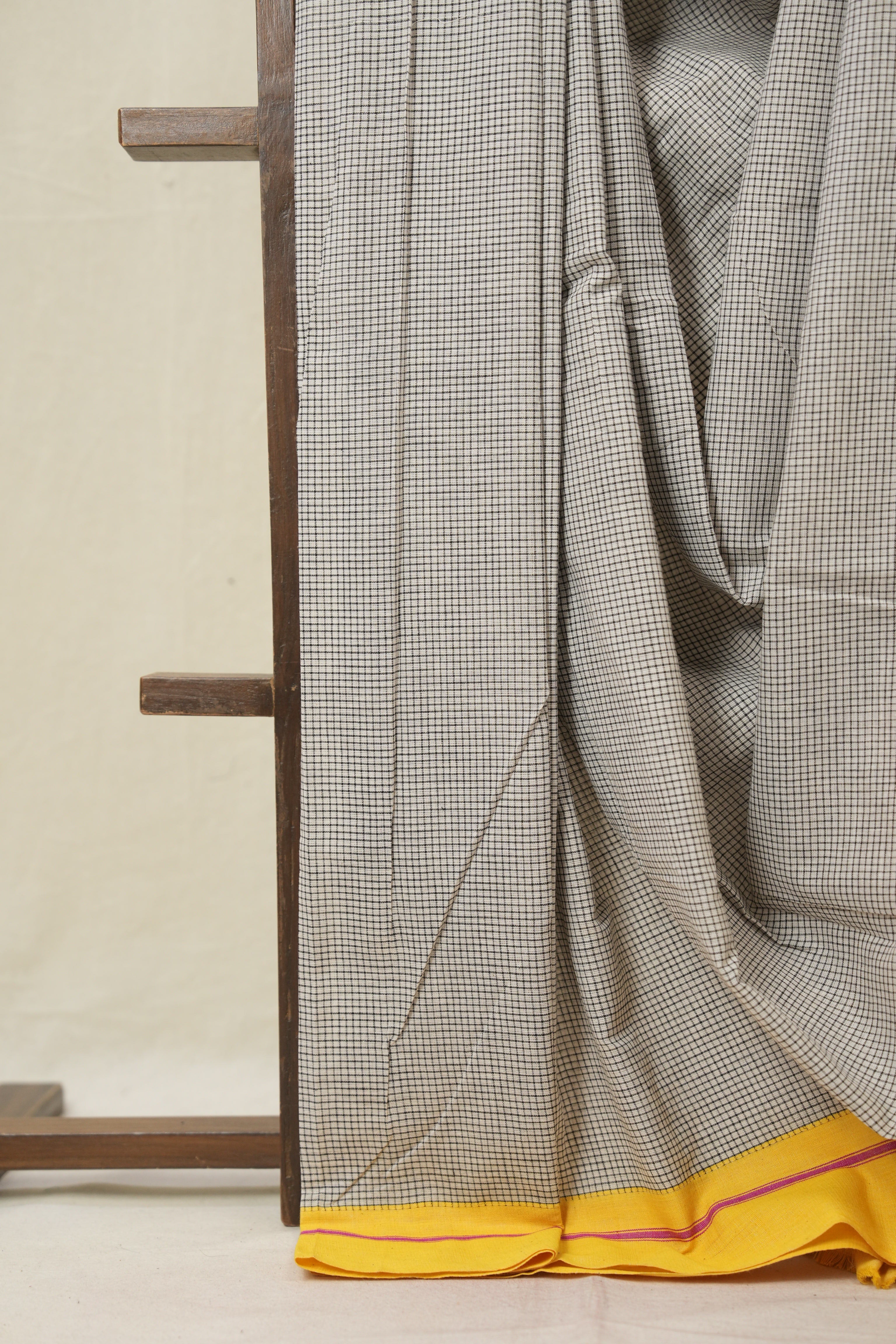 Off White Checks Cotton Patteda Anchu Saree - SROWPAS340