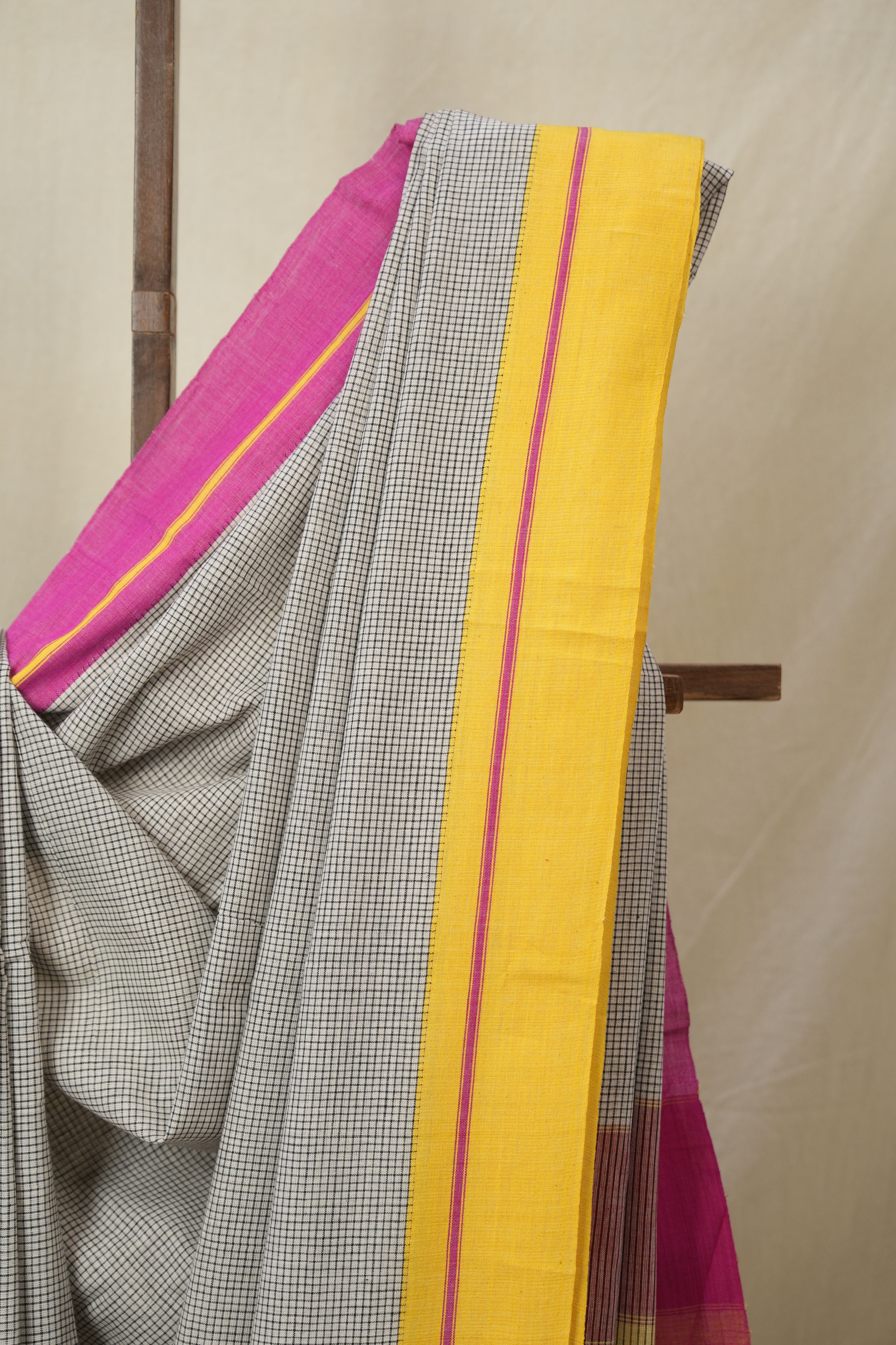 Off White Checks Cotton Patteda Anchu Saree - SROWPAS340