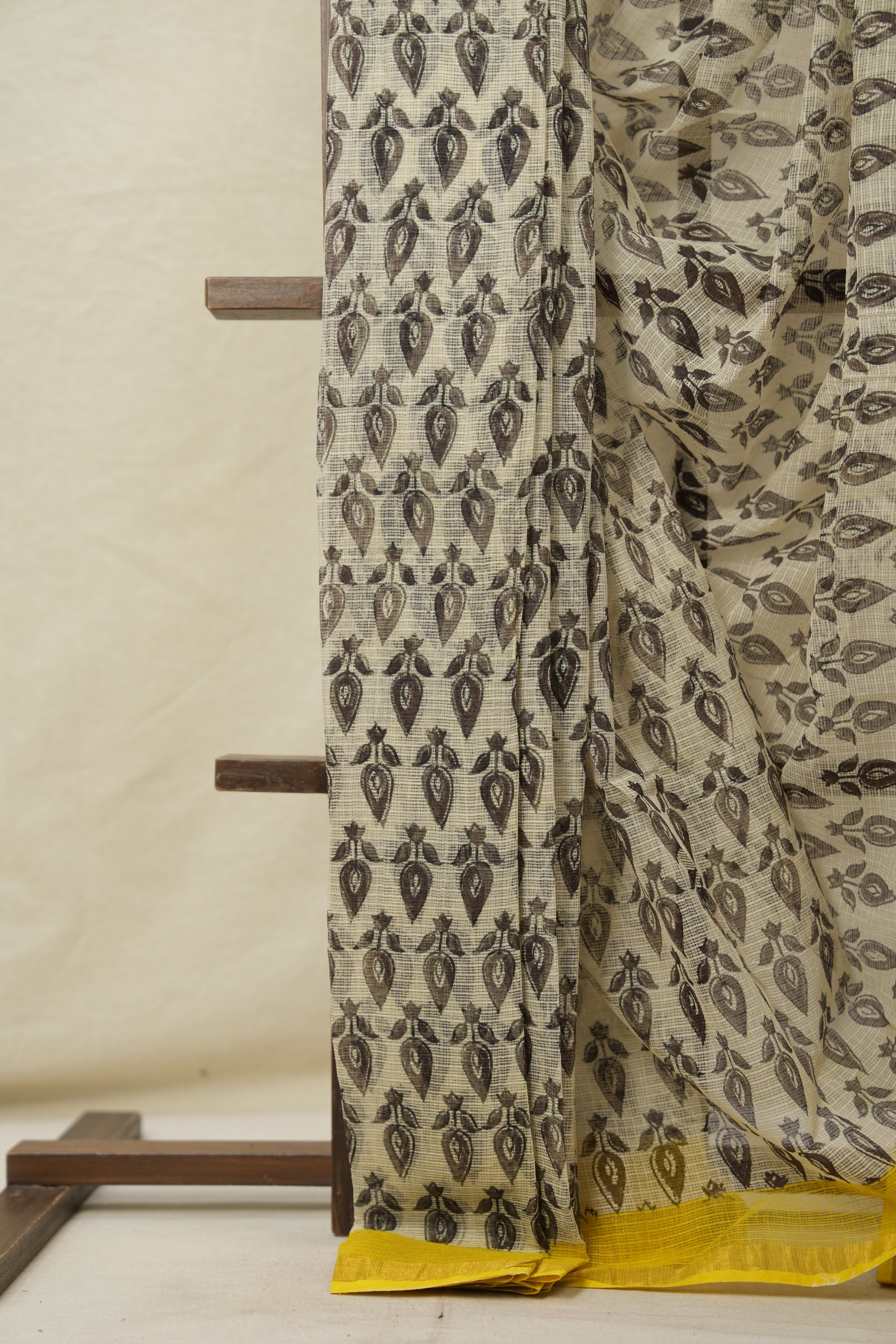 Cream HBP Kota Doria Saree - SRCKDS188