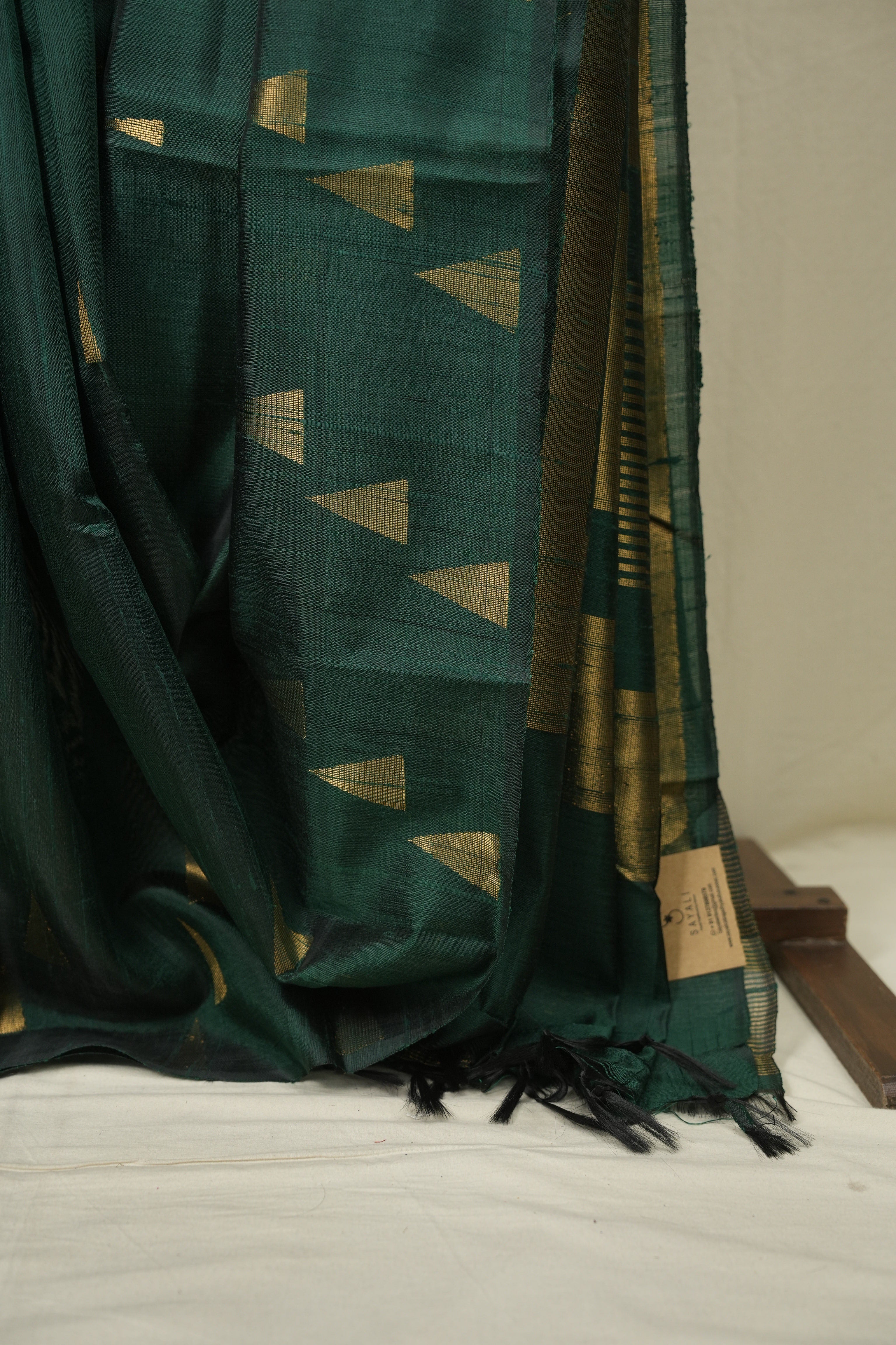Bottle Green Raw Silk Saree - SRBGRSS1108
