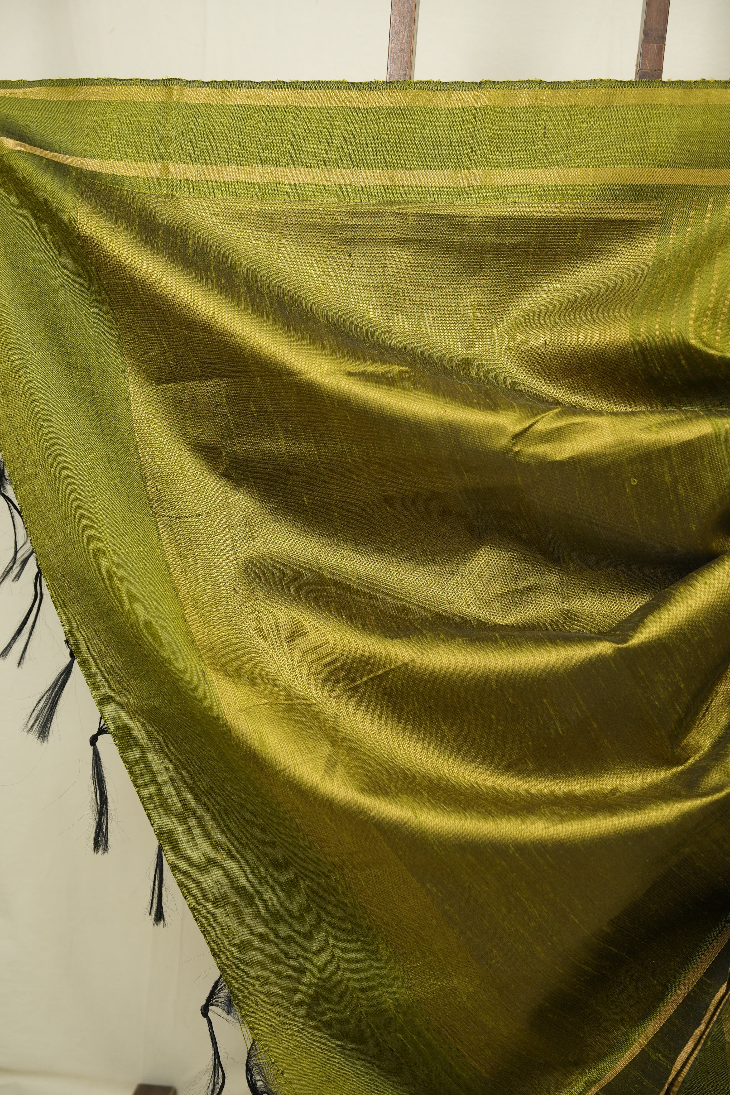 Mehendi Green Raw Silk Saree - SRMGRSS1121