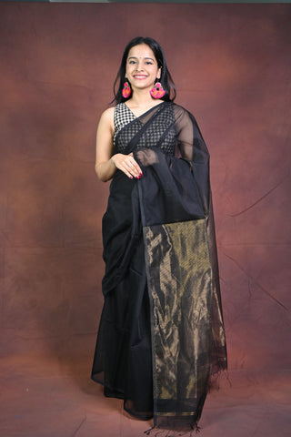 Plain Black Maheshwari Cotton Silk Saree With Golden Zari Pallu