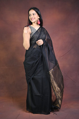 Plain Black Maheshwari Cotton Silk Saree With Golden Zari Pallu