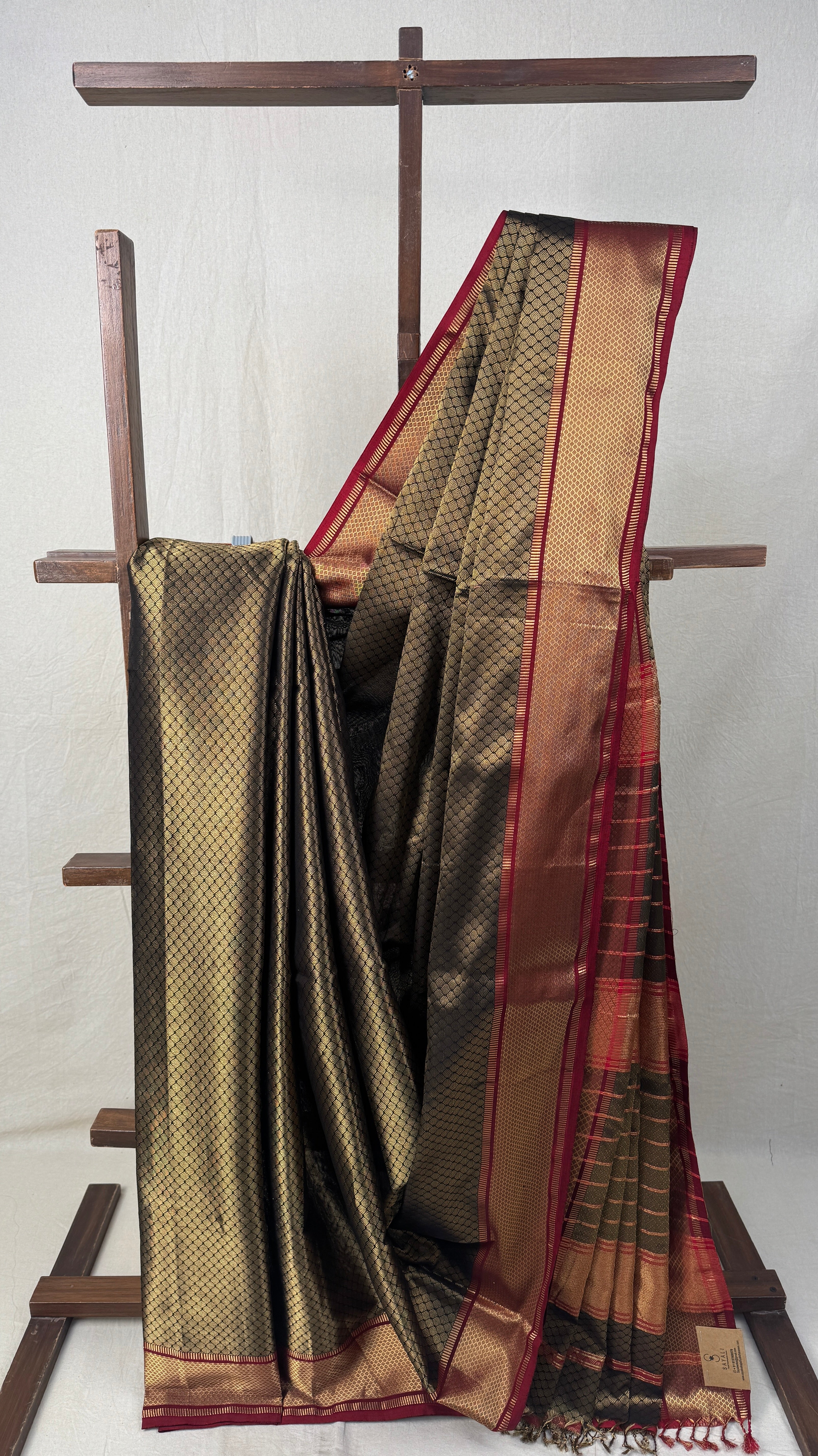 Black Gold Maheshwari Tissue Saree - SRBGMTS635