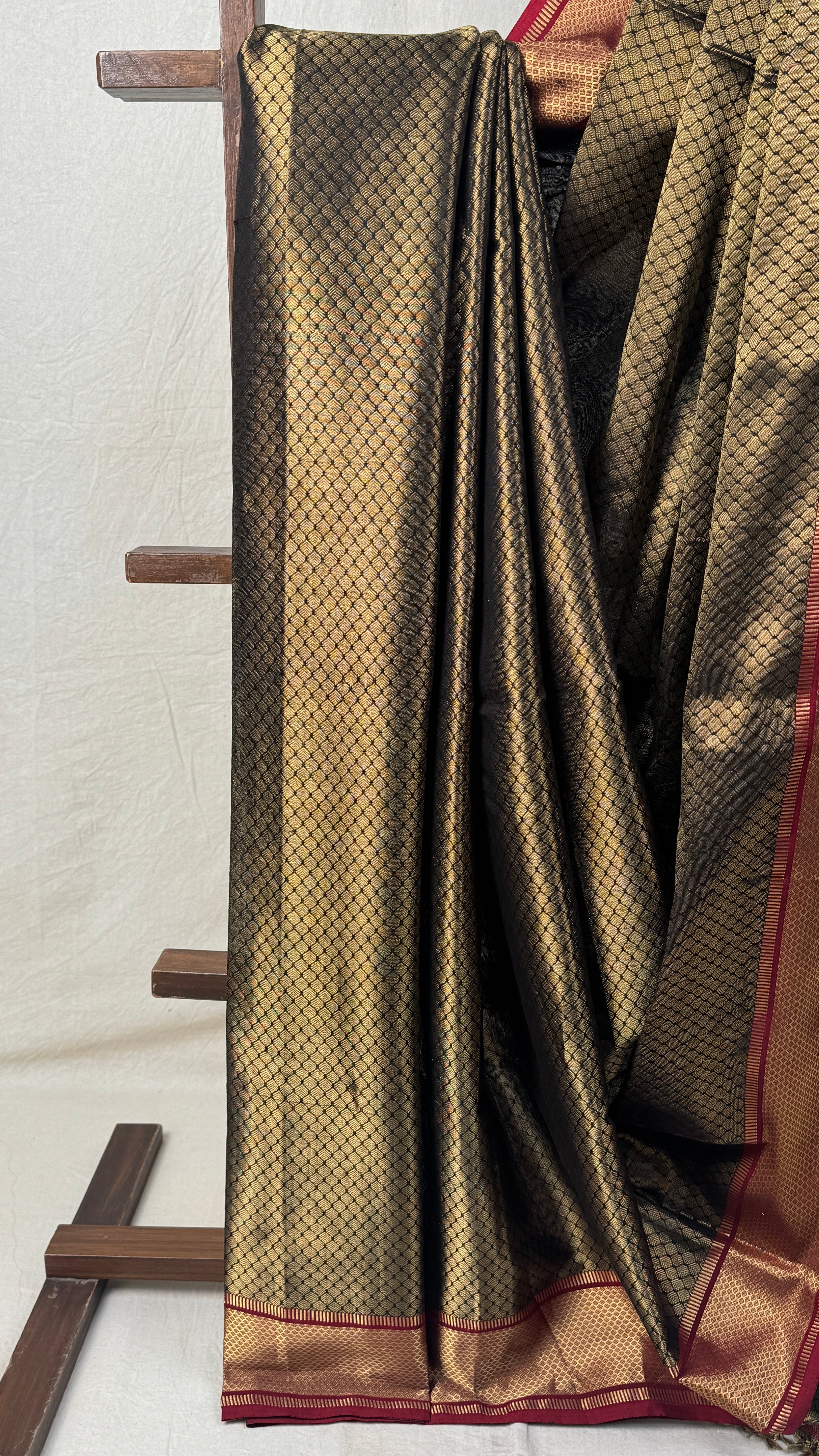 Black Gold Maheshwari Tissue Saree - SRBGMTS635