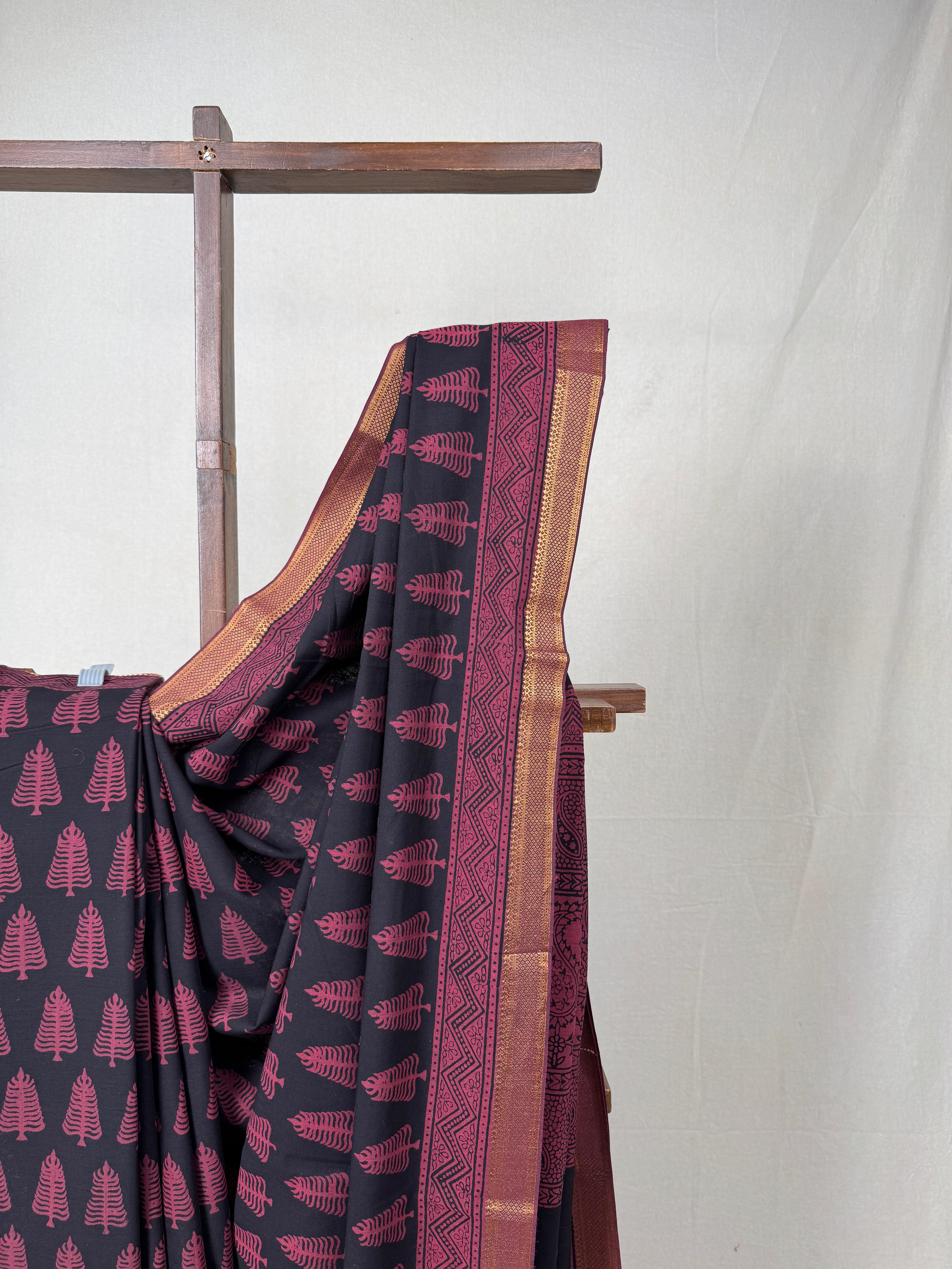Black Pink HBP Mangalgiri Cotton Saree - SRBPHMCS028