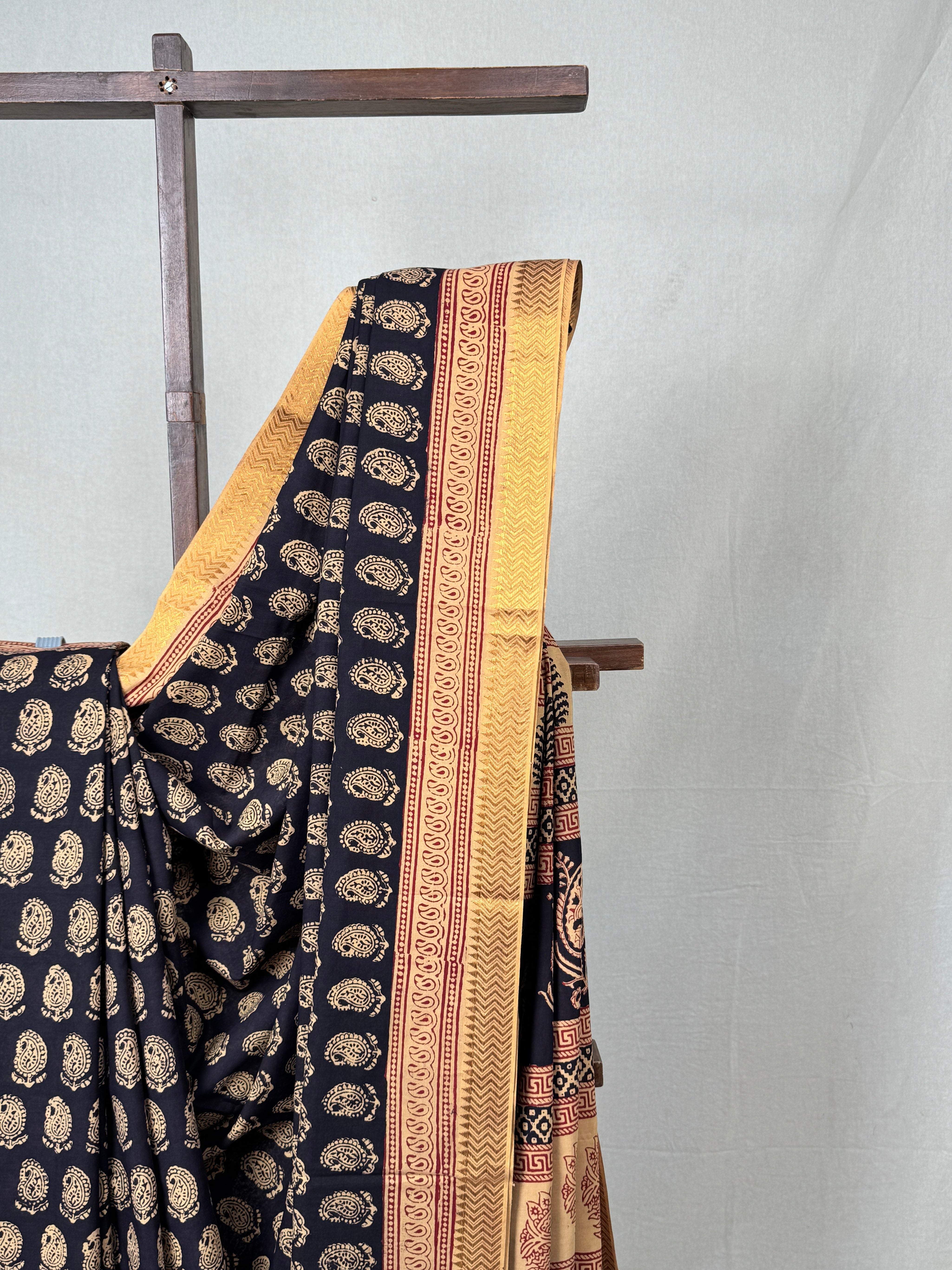 Black HBP Mangalgiri Cotton Saree - SRBHMCS005