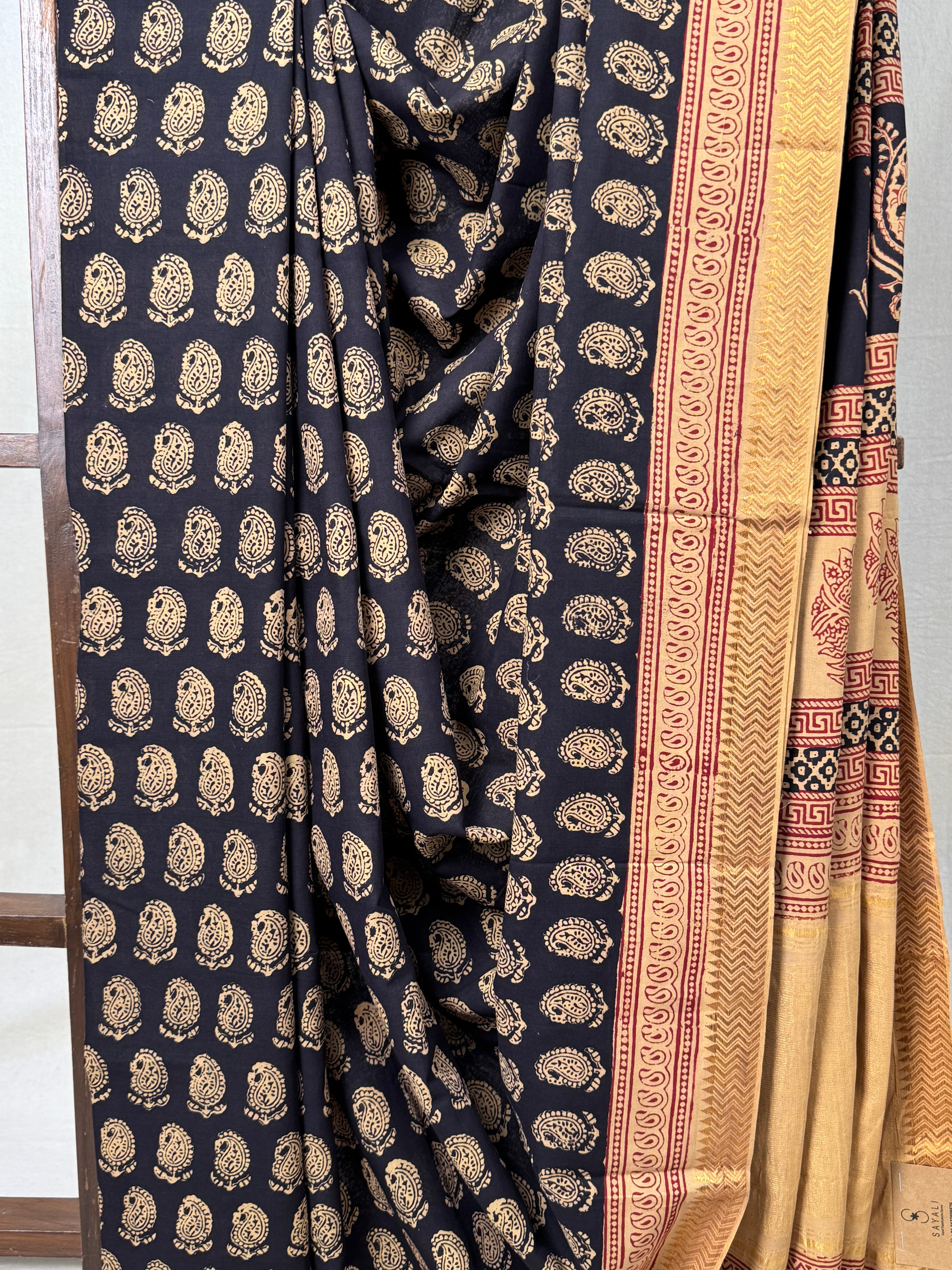 Black HBP Mangalgiri Cotton Saree - SRBHMCS005