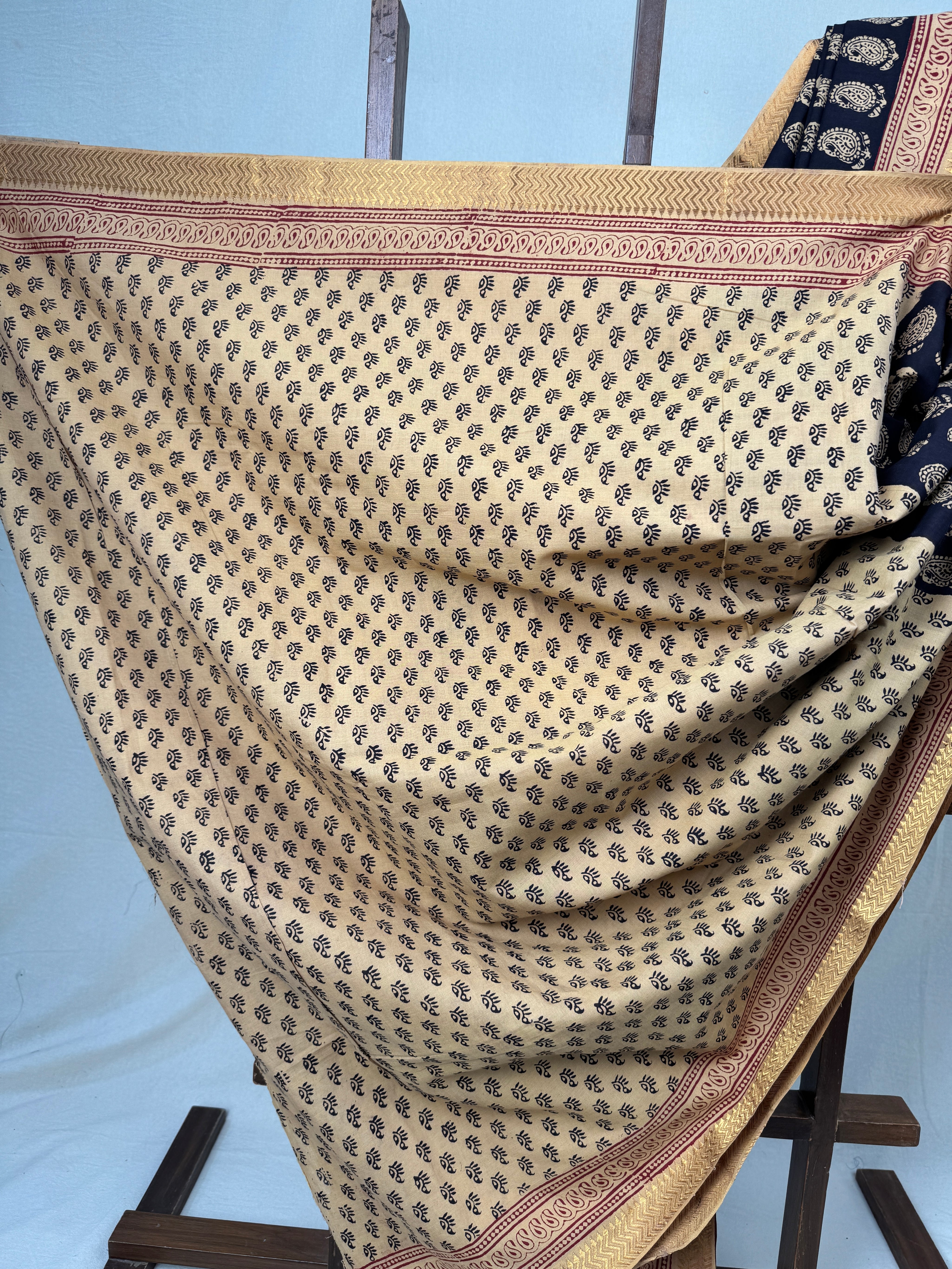 Black HBP Mangalgiri Cotton Saree - SRBHMCS005