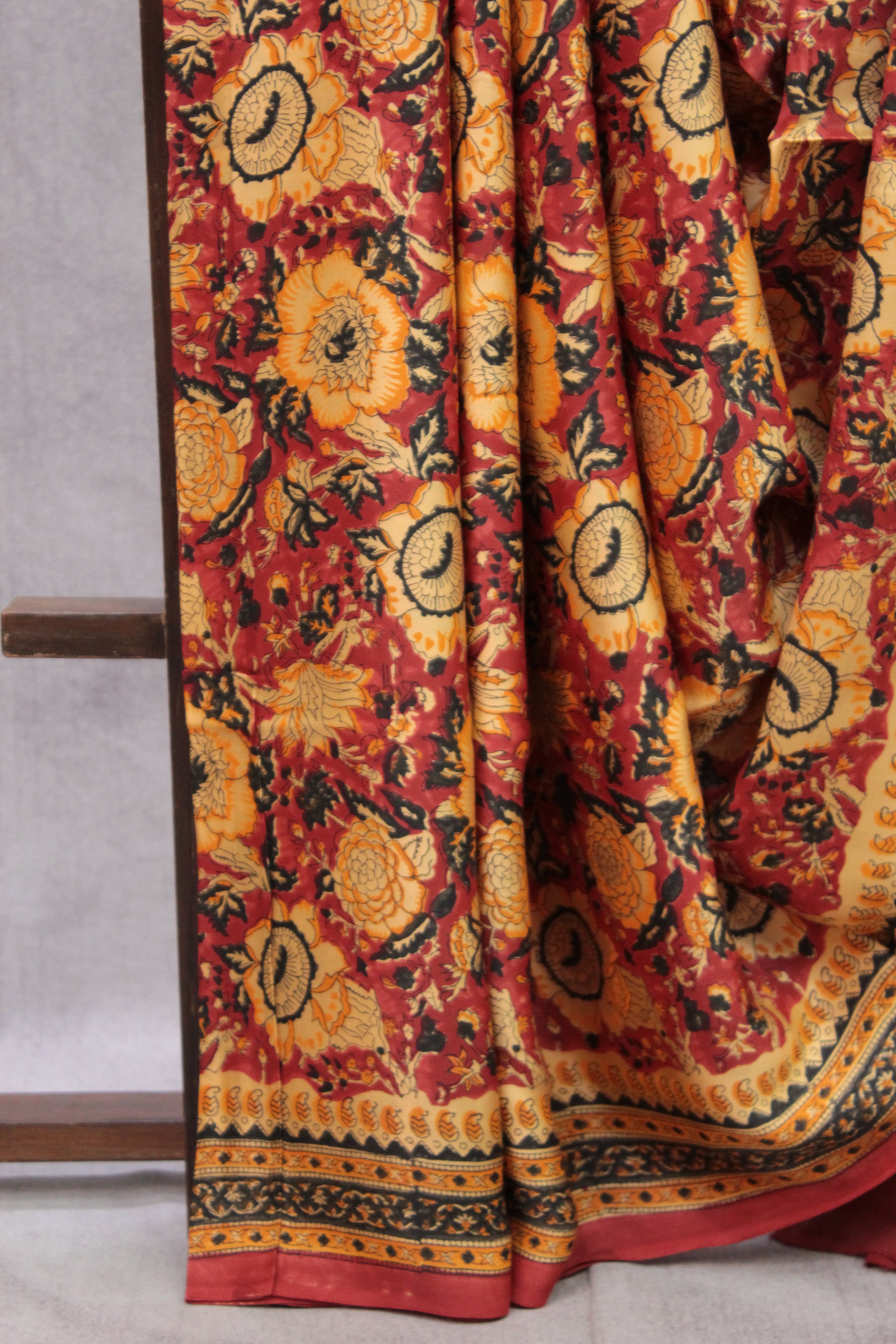 Red HBP Modal Silk Saree - SRRMSS118