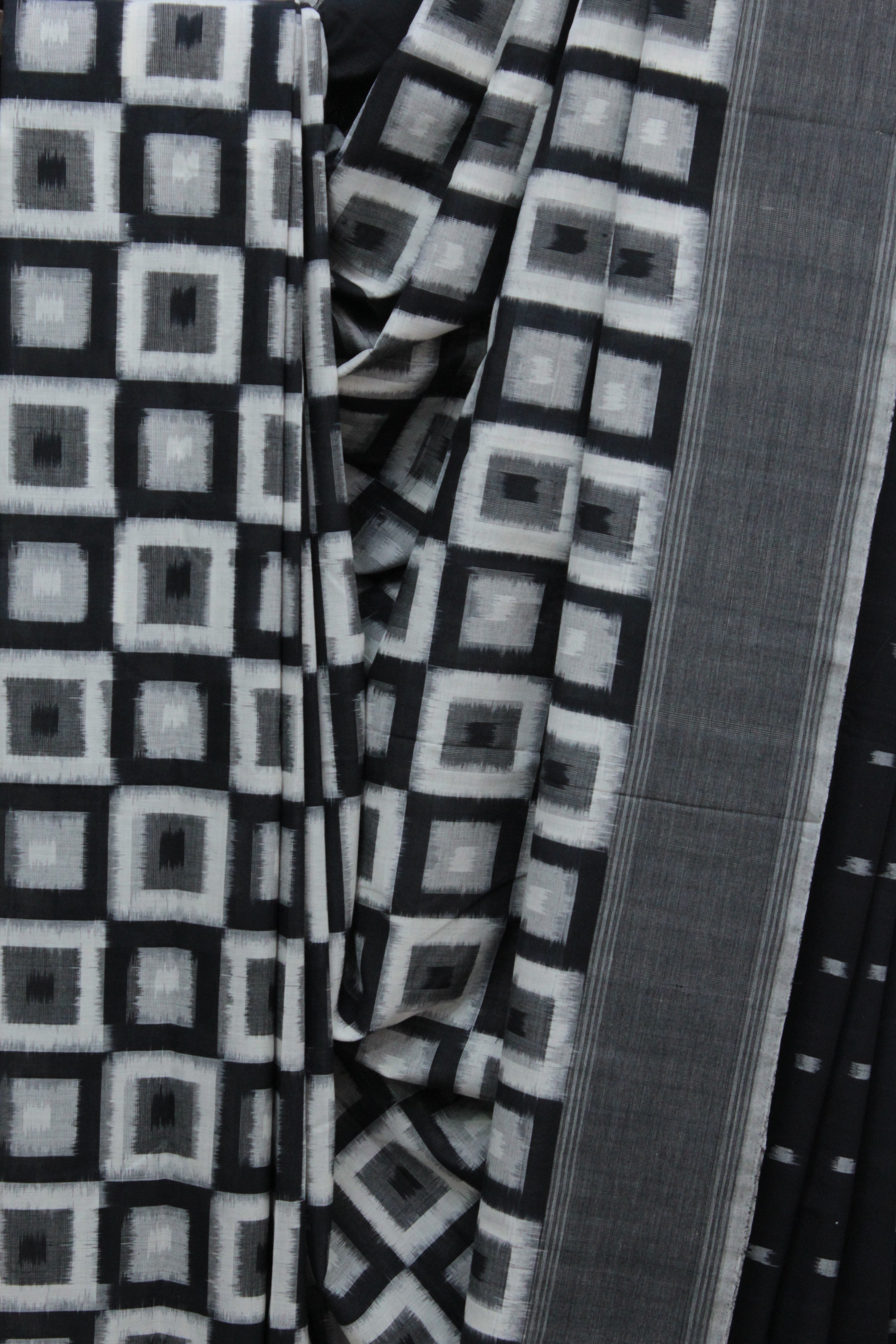 Black-White Pochampalli Cotton Ikat Saree - SRBWPCIS331