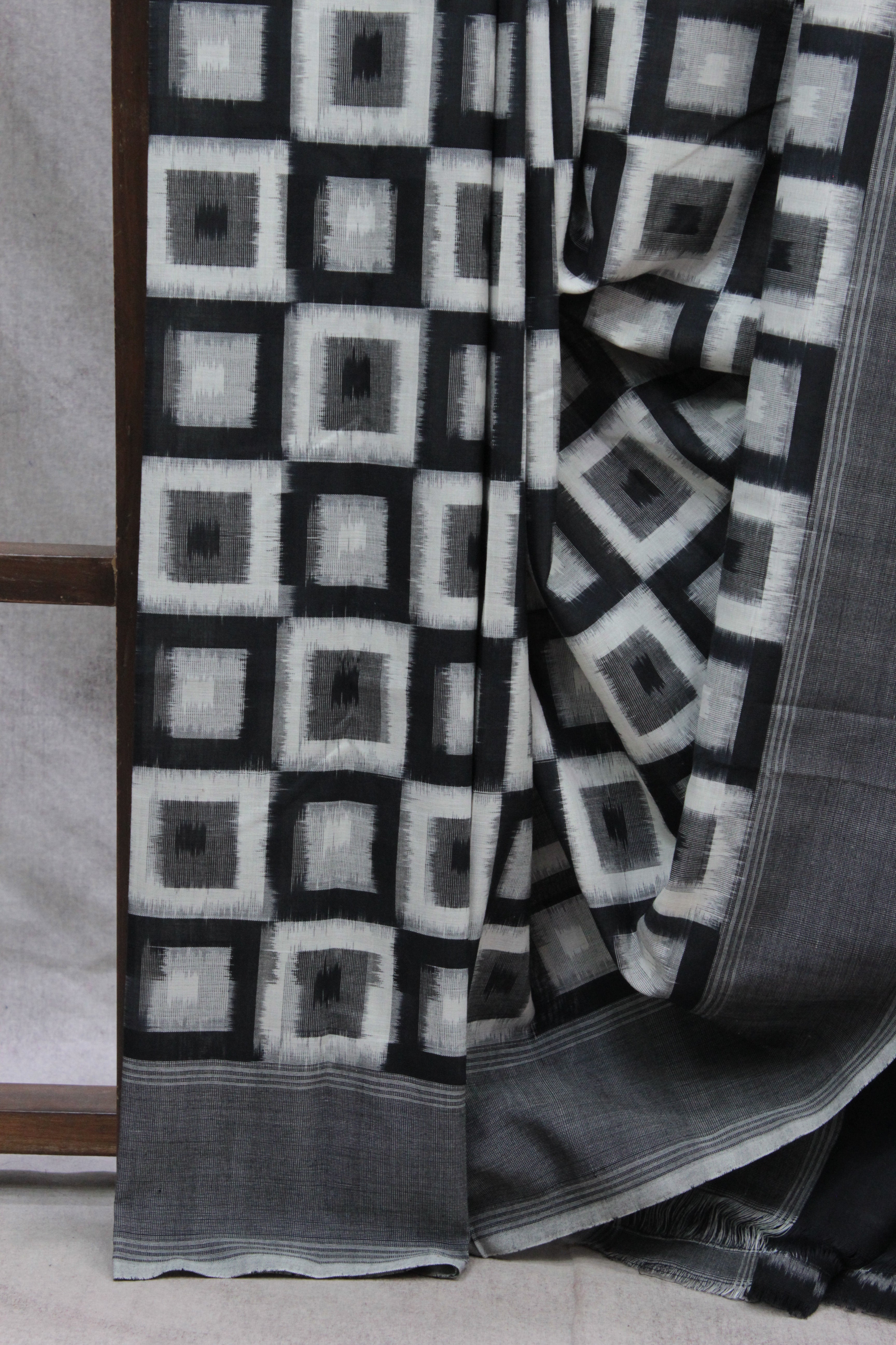 Black-White Pochampalli Cotton Ikat Saree - SRBWPCIS331