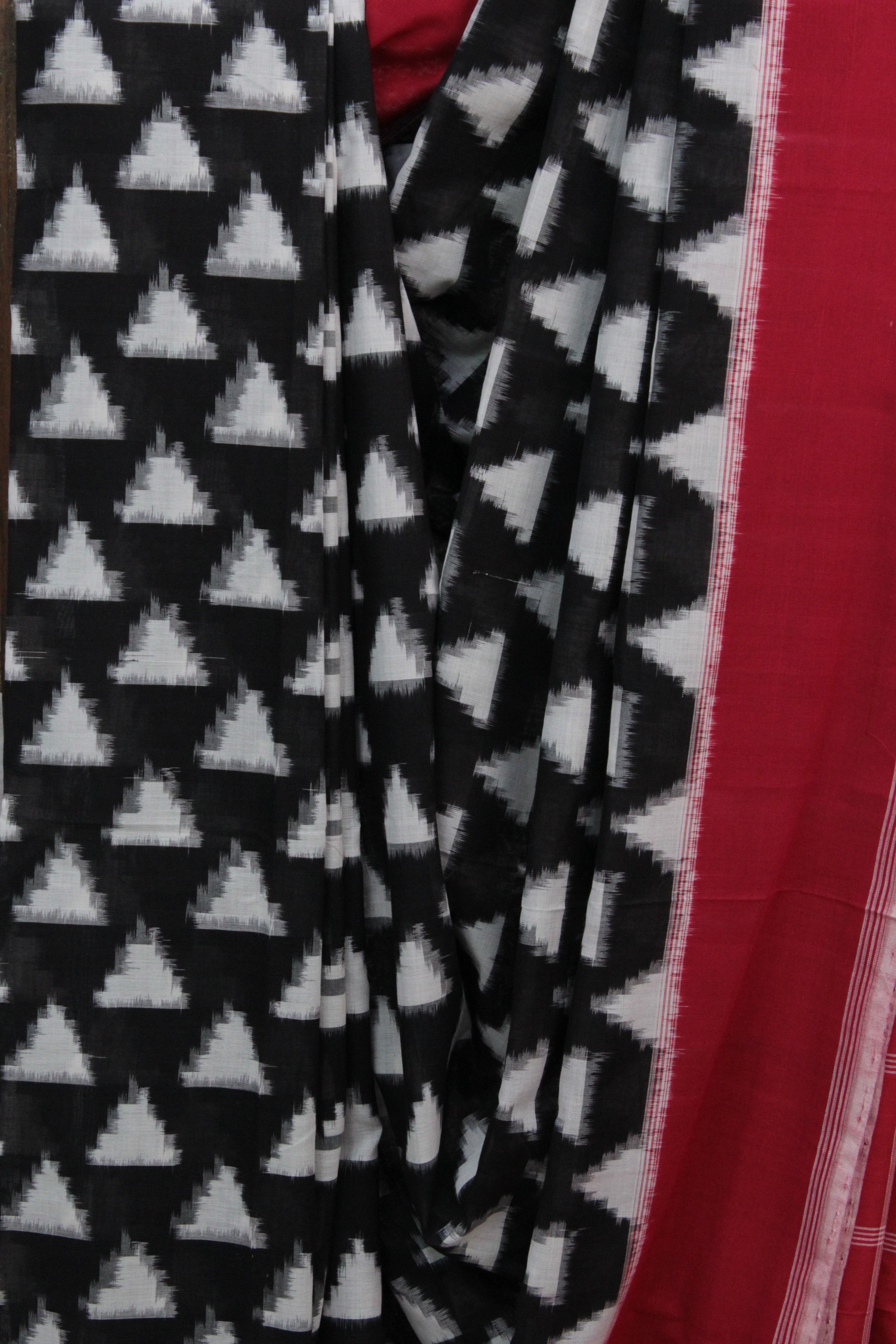 Black Pochampalli Cotton Ikat Saree - SRBPCIS370