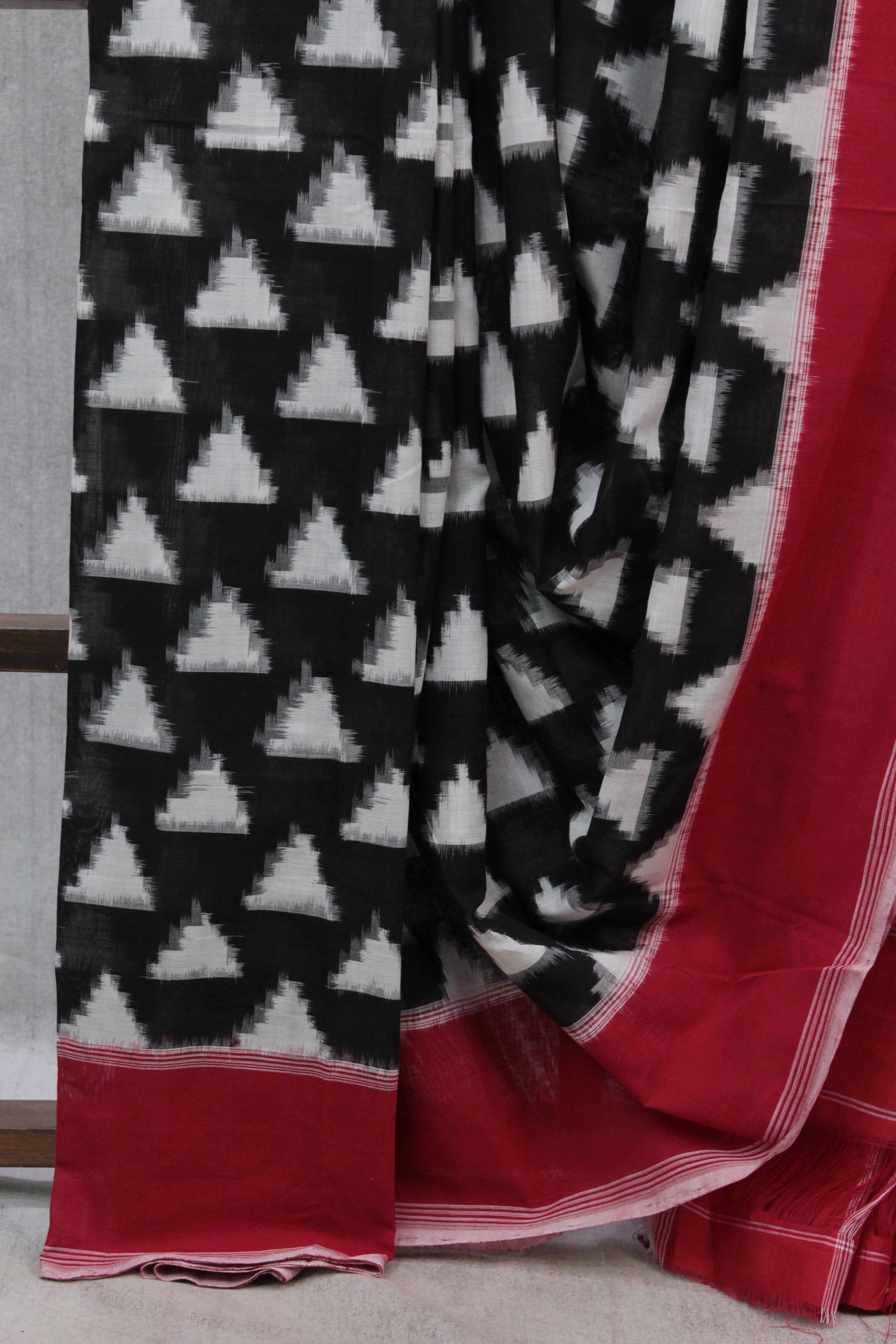 Black Pochampalli Cotton Ikat Saree - SRBPCIS370