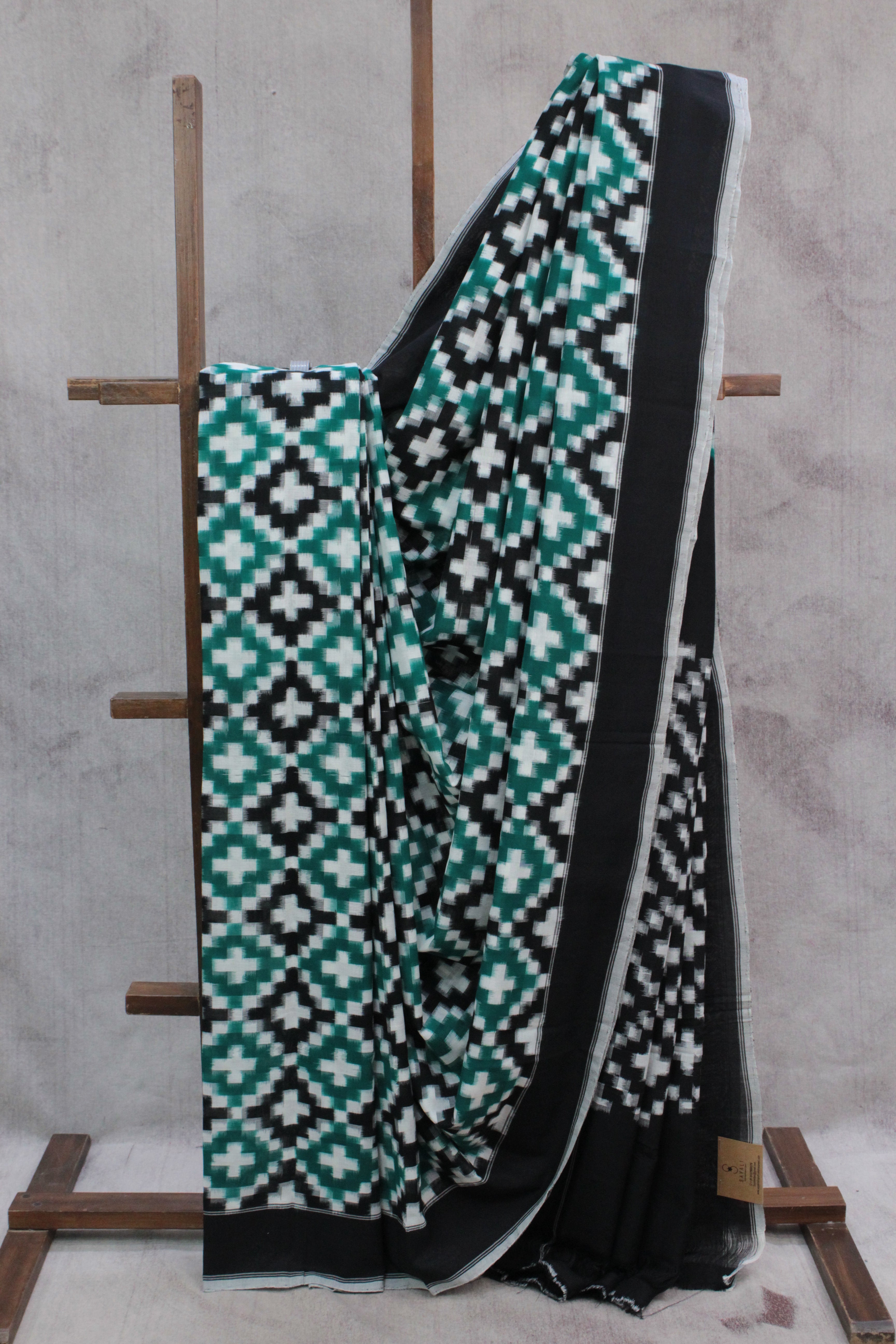 Green-Black Pochampalli Cotton Ikat Saree - SRGBPCIS347