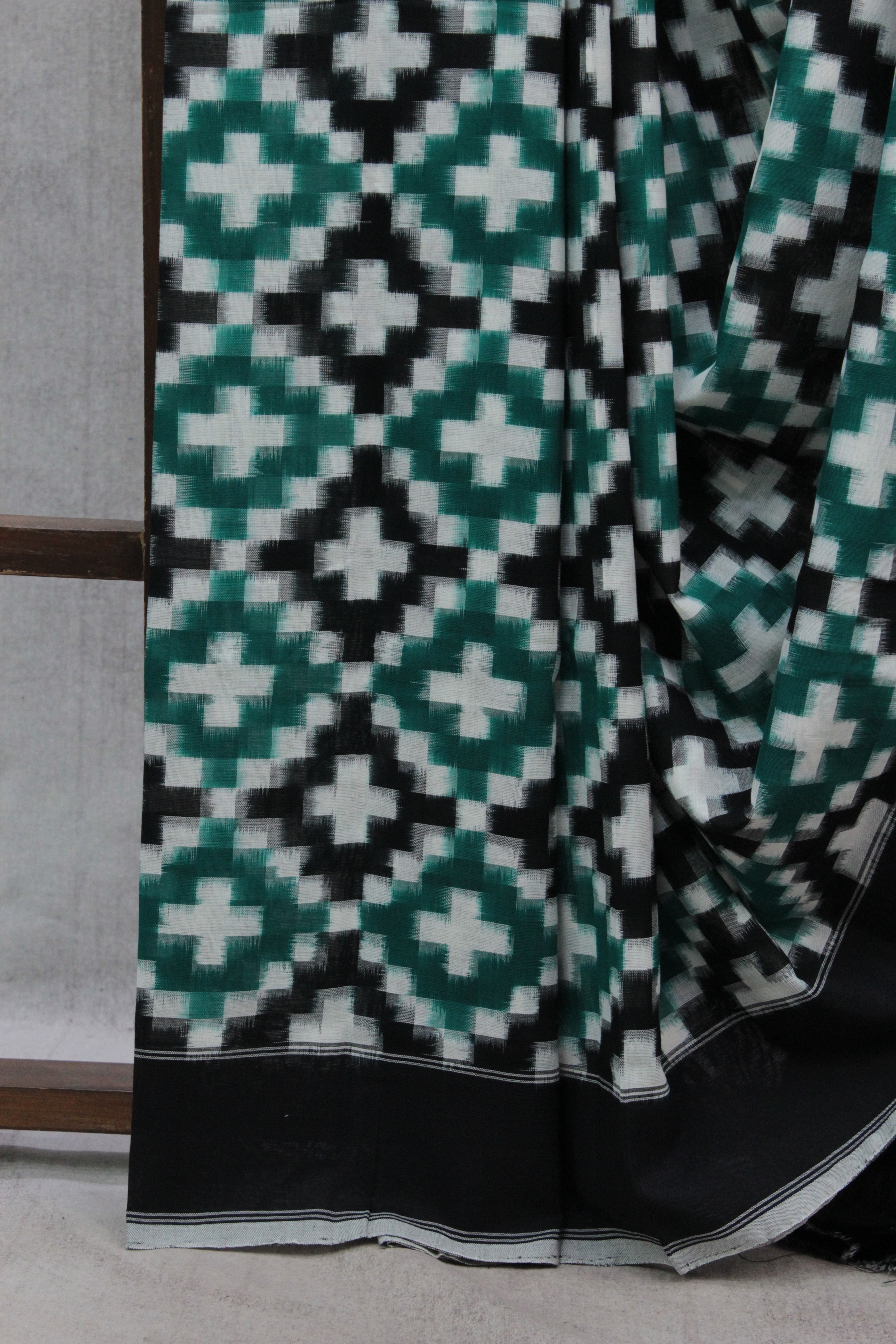 Green-Black Pochampalli Cotton Ikat Saree - SRGBPCIS347