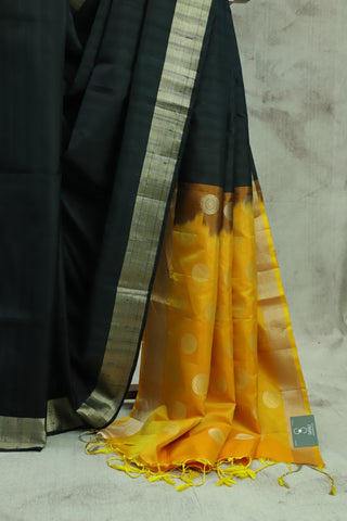 Black Raw Silk Saree With Soft Silk Pallu - SRBSSS85