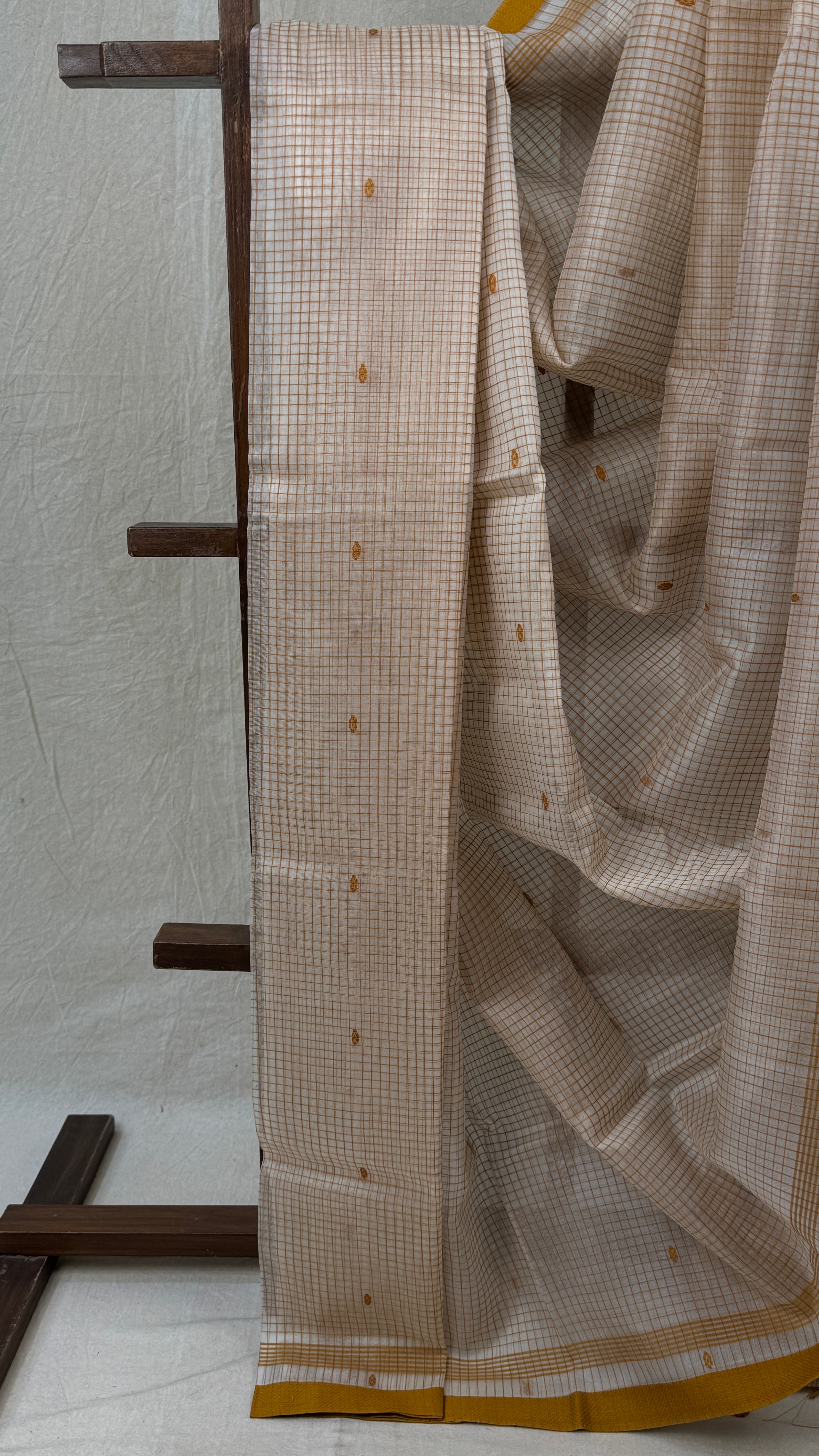 Off White Maheshwari Saree - SROWMS748