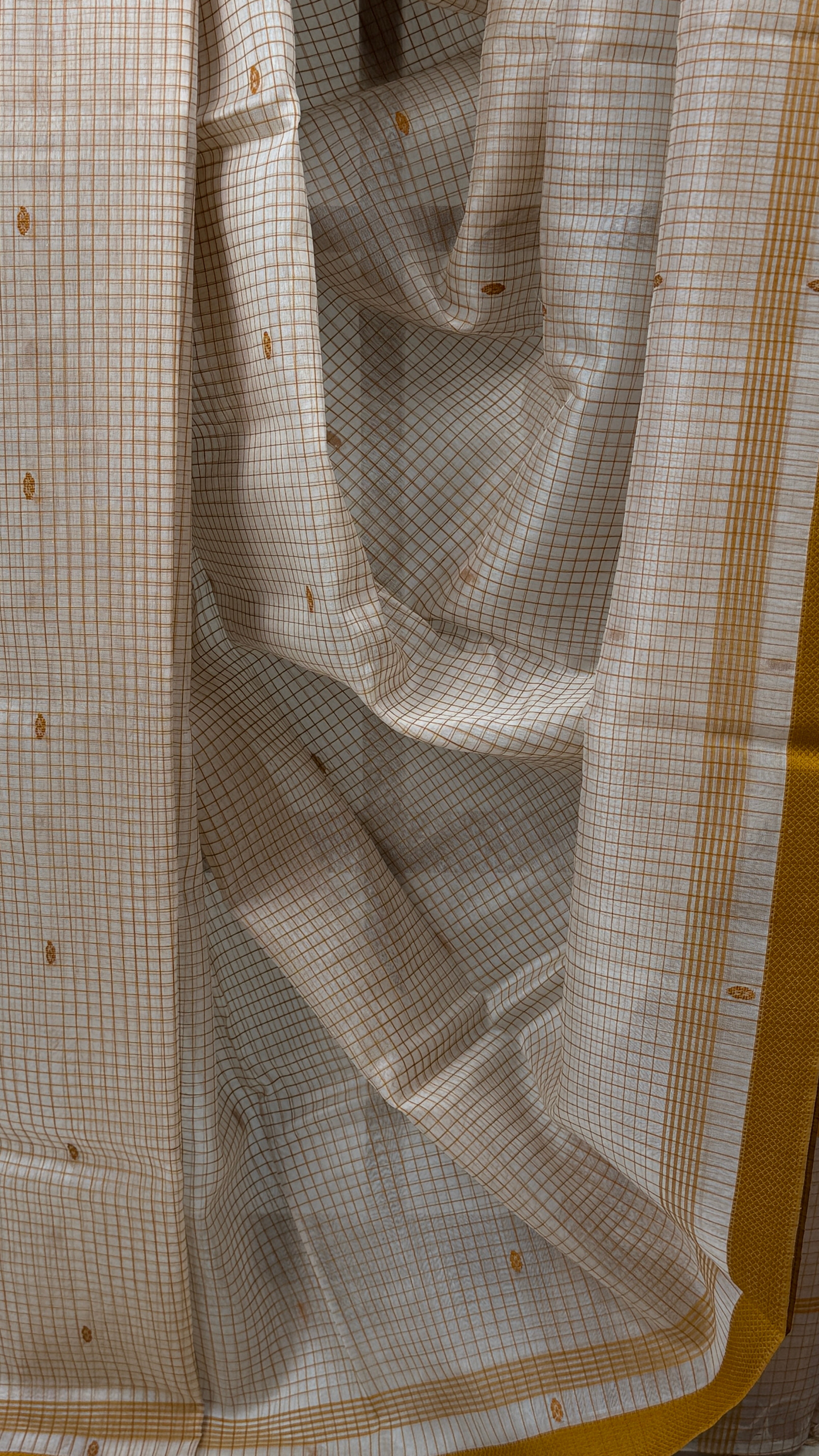 Off White Maheshwari Saree - SROWMS748