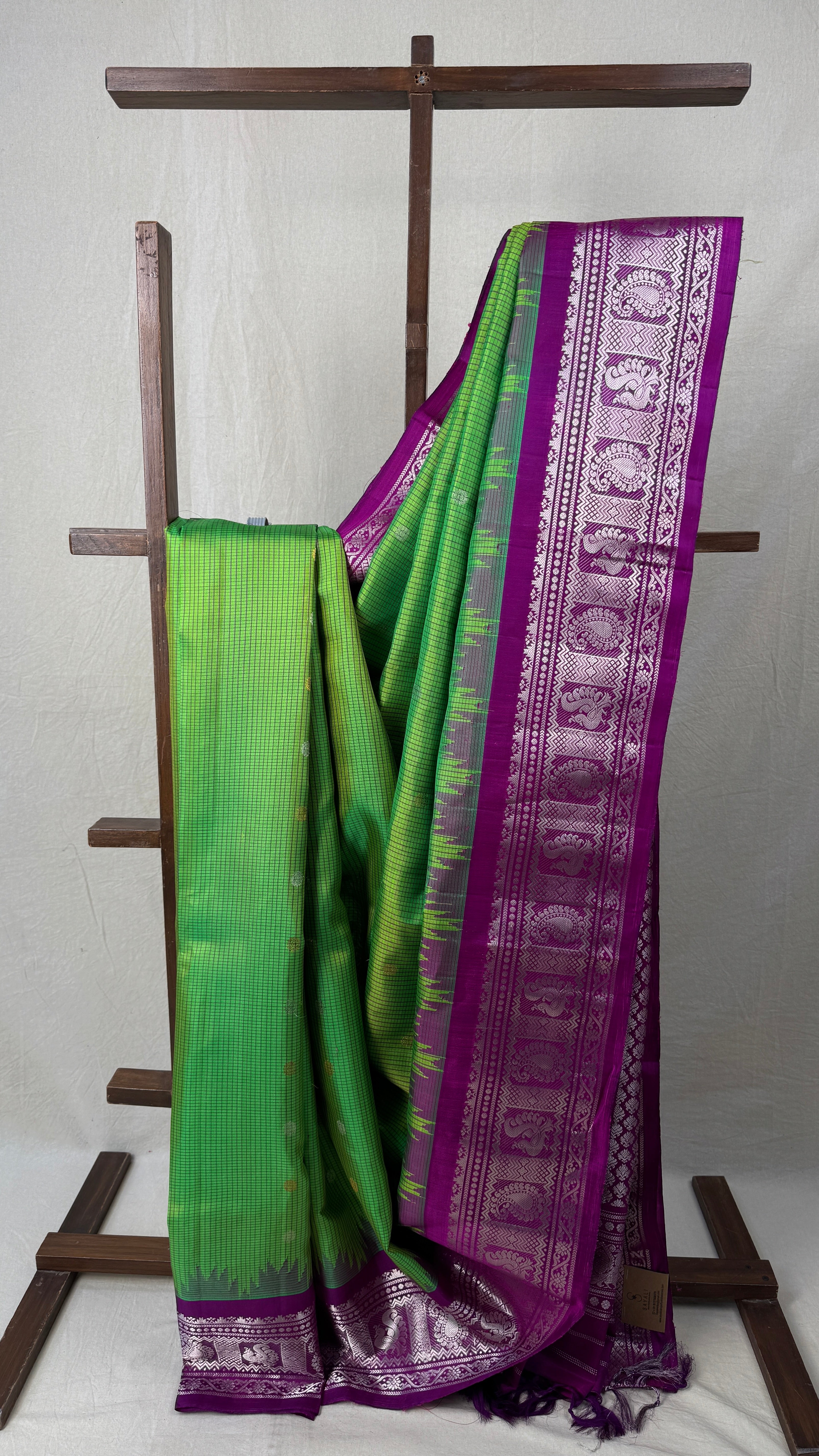 Parrot Green Gadwal Silk Saree - SRPGGSS554