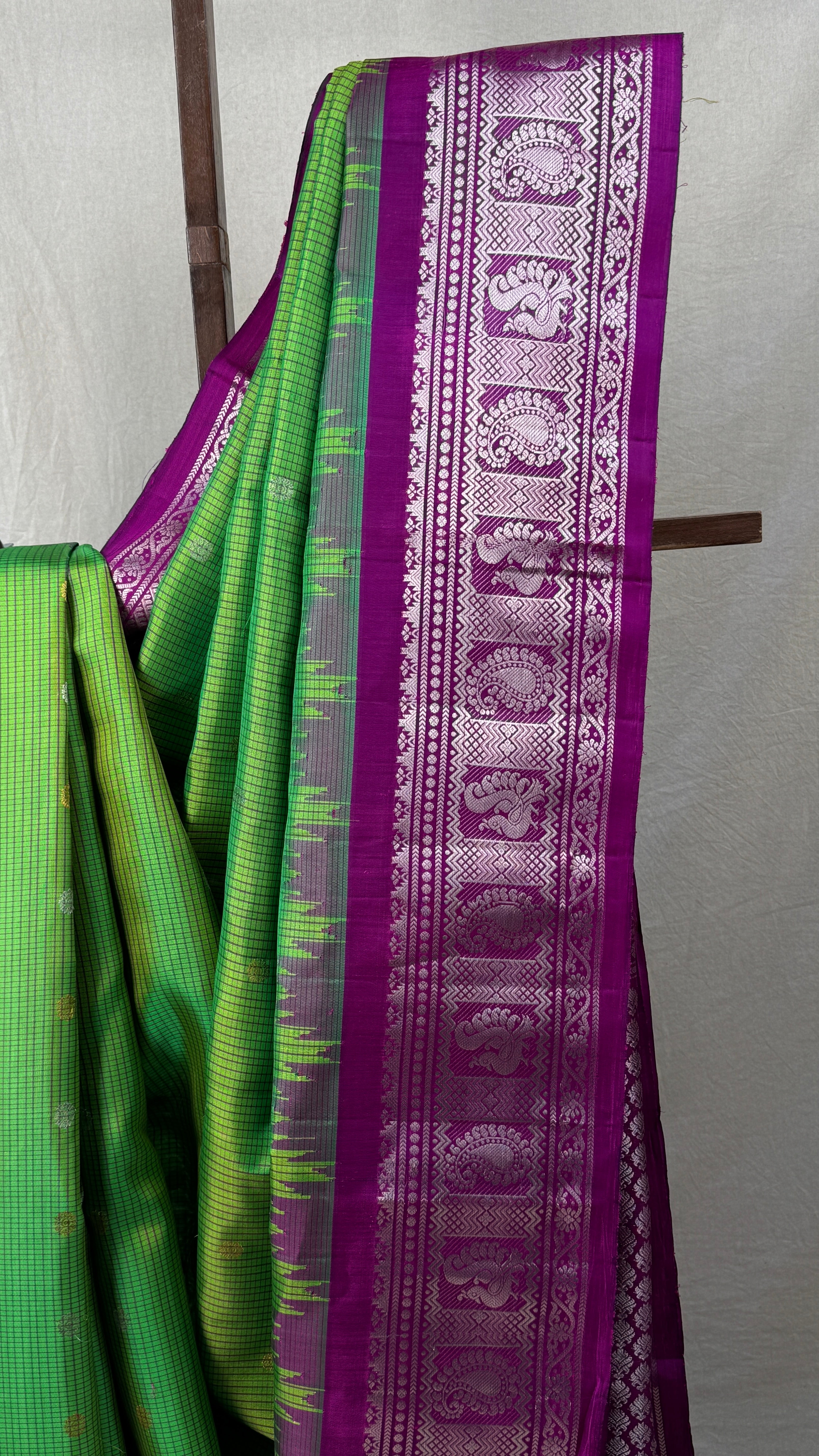 Parrot Green Gadwal Silk Saree - SRPGGSS554