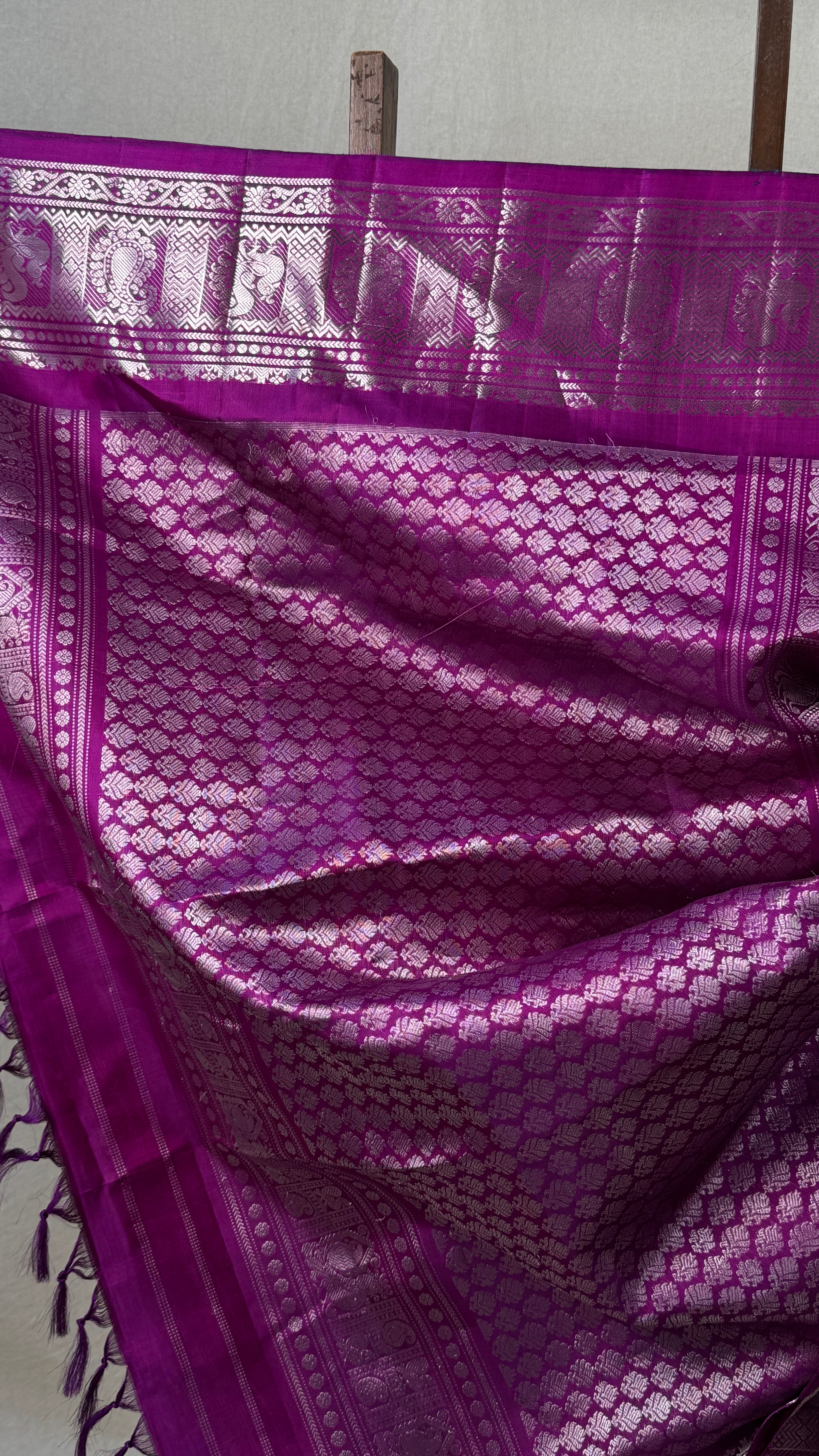 Parrot Green Gadwal Silk Saree - SRPGGSS554