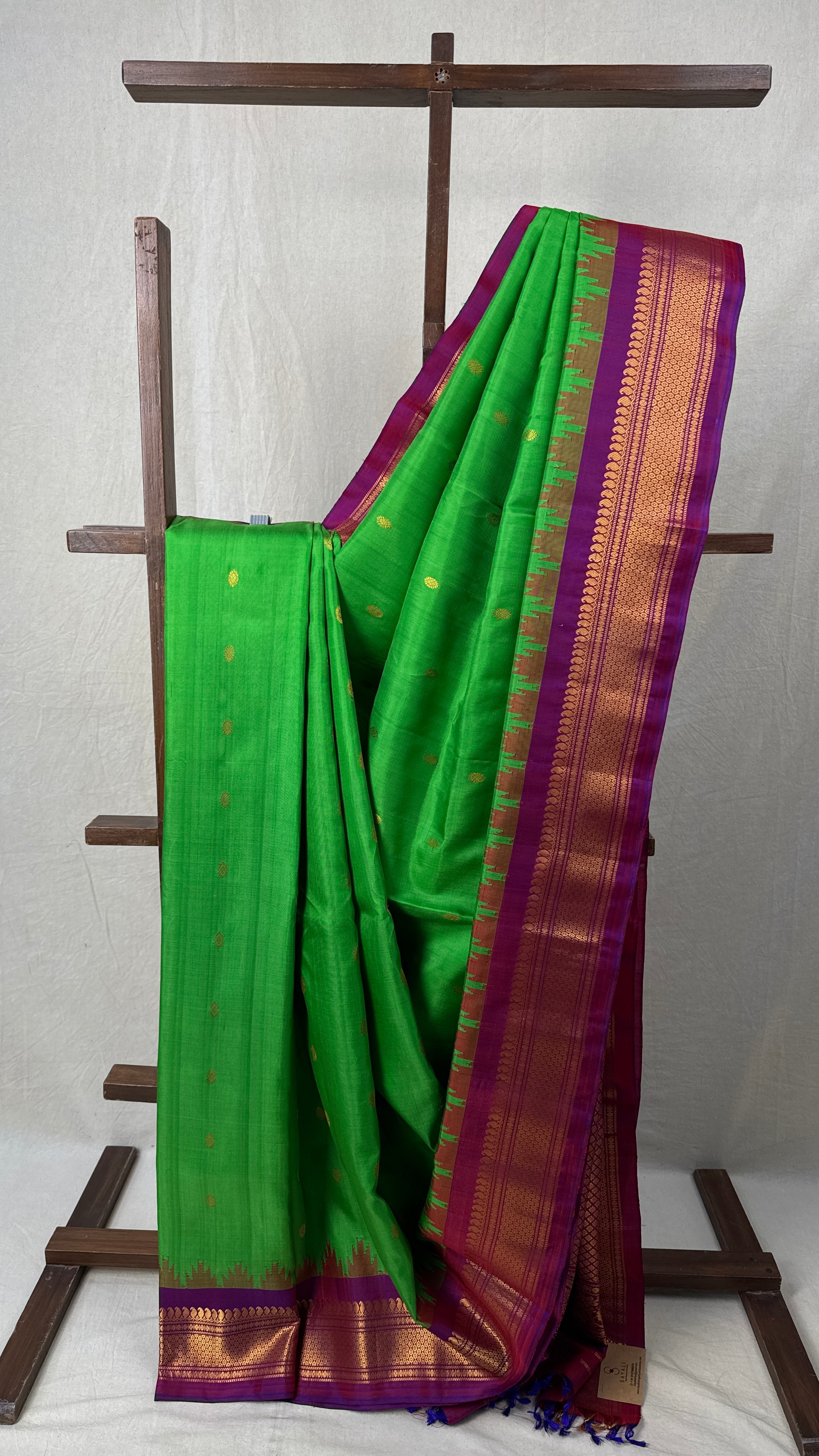 Parrot Green Gadwal Silk Saree - SRPGSS548