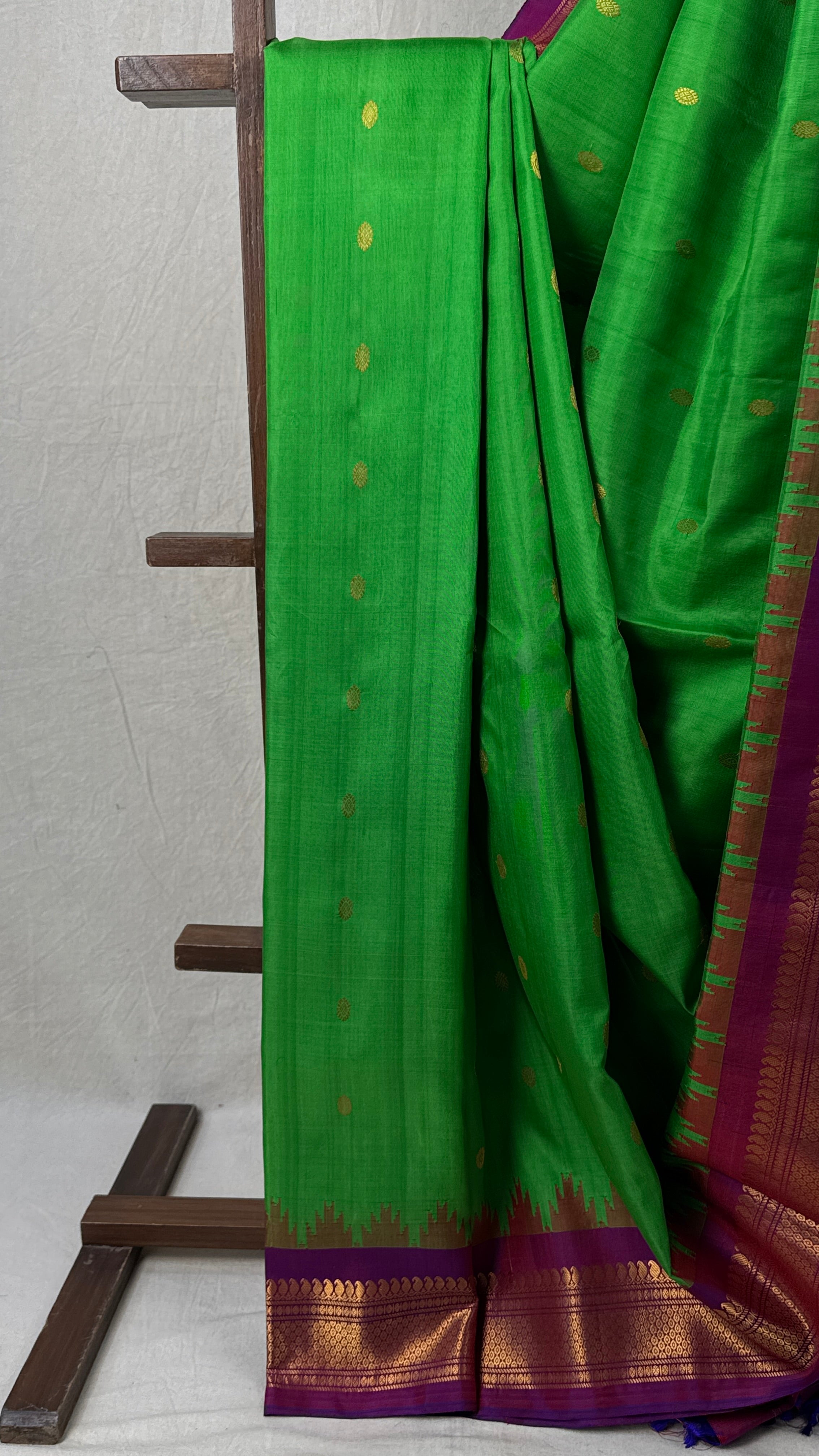 Parrot Green Gadwal Silk Saree - SRPGSS548