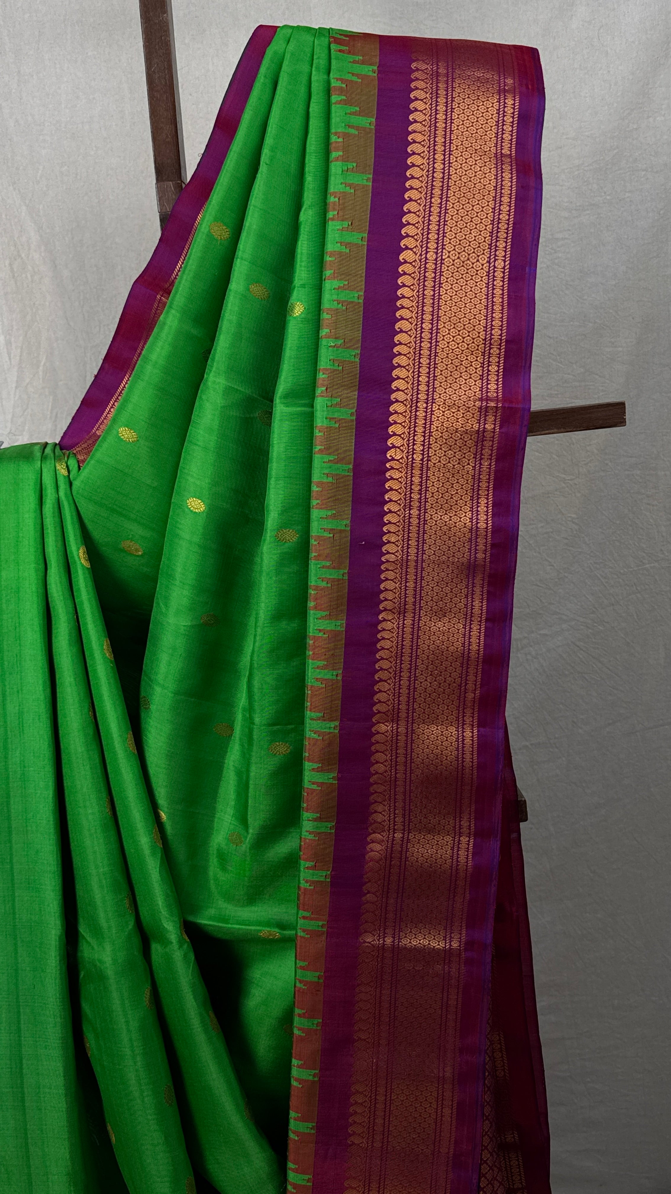 Parrot Green Gadwal Silk Saree - SRPGSS548