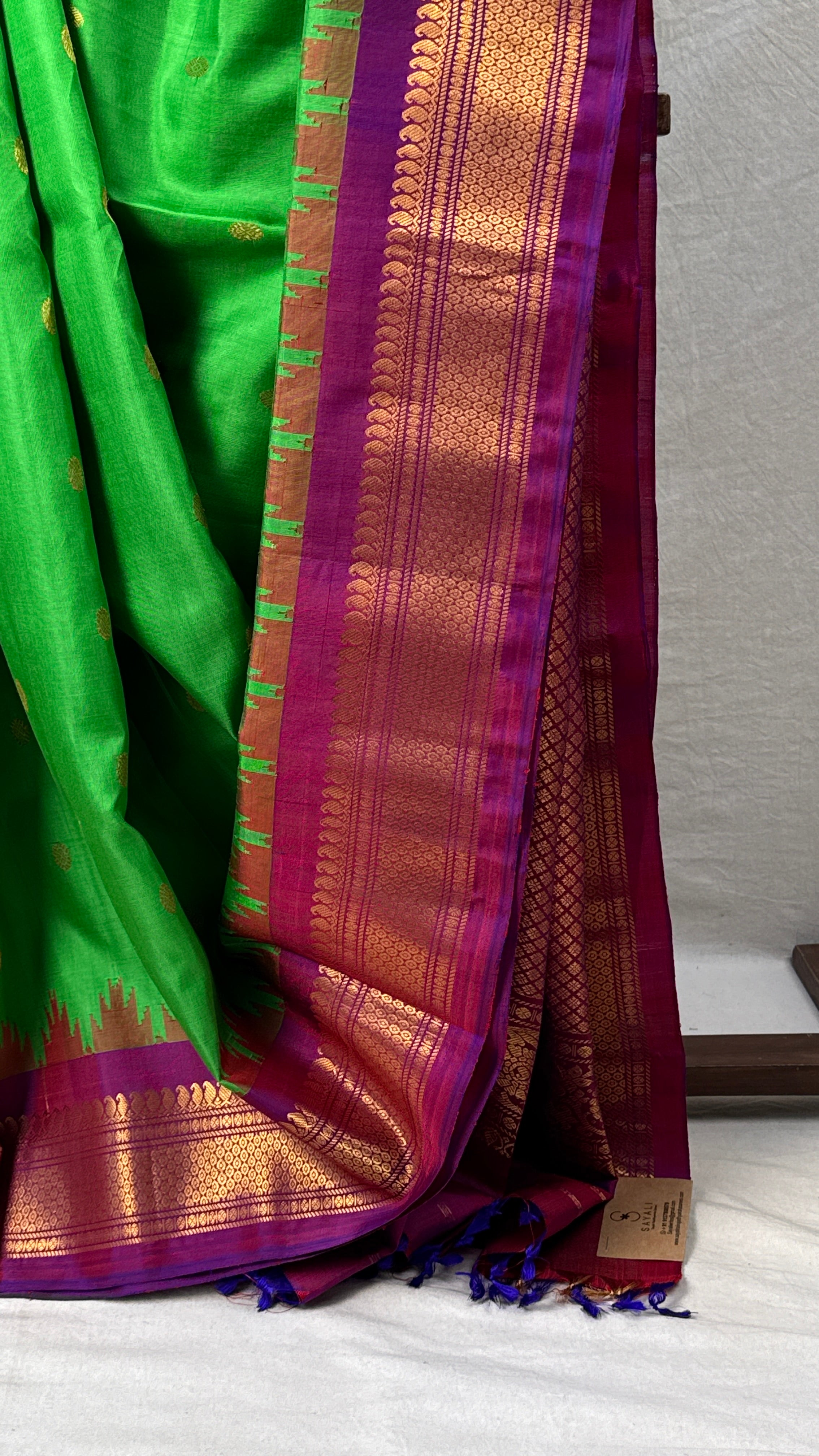 Parrot Green Gadwal Silk Saree - SRPGSS548
