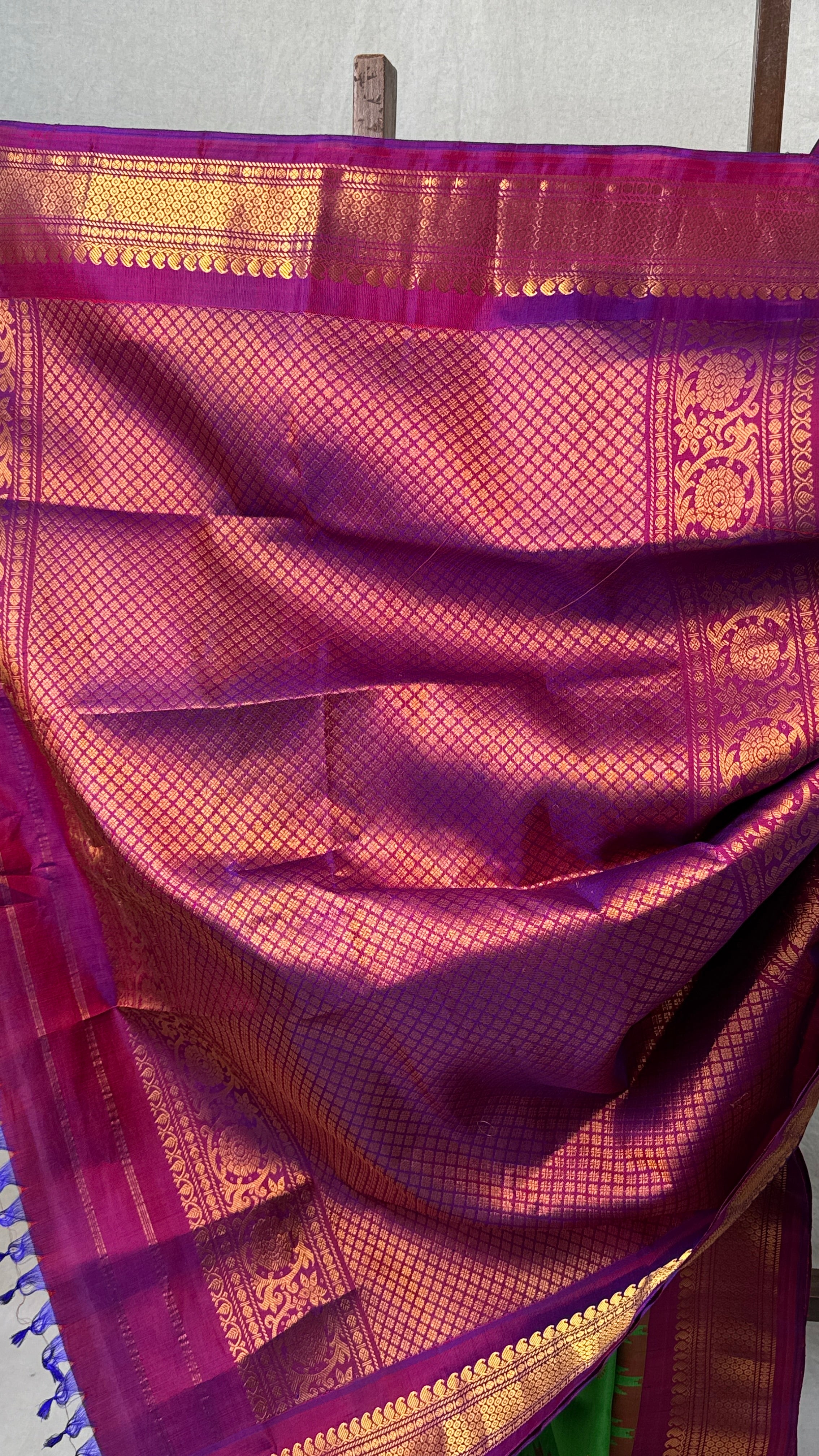 Parrot Green Gadwal Silk Saree - SRPGSS548