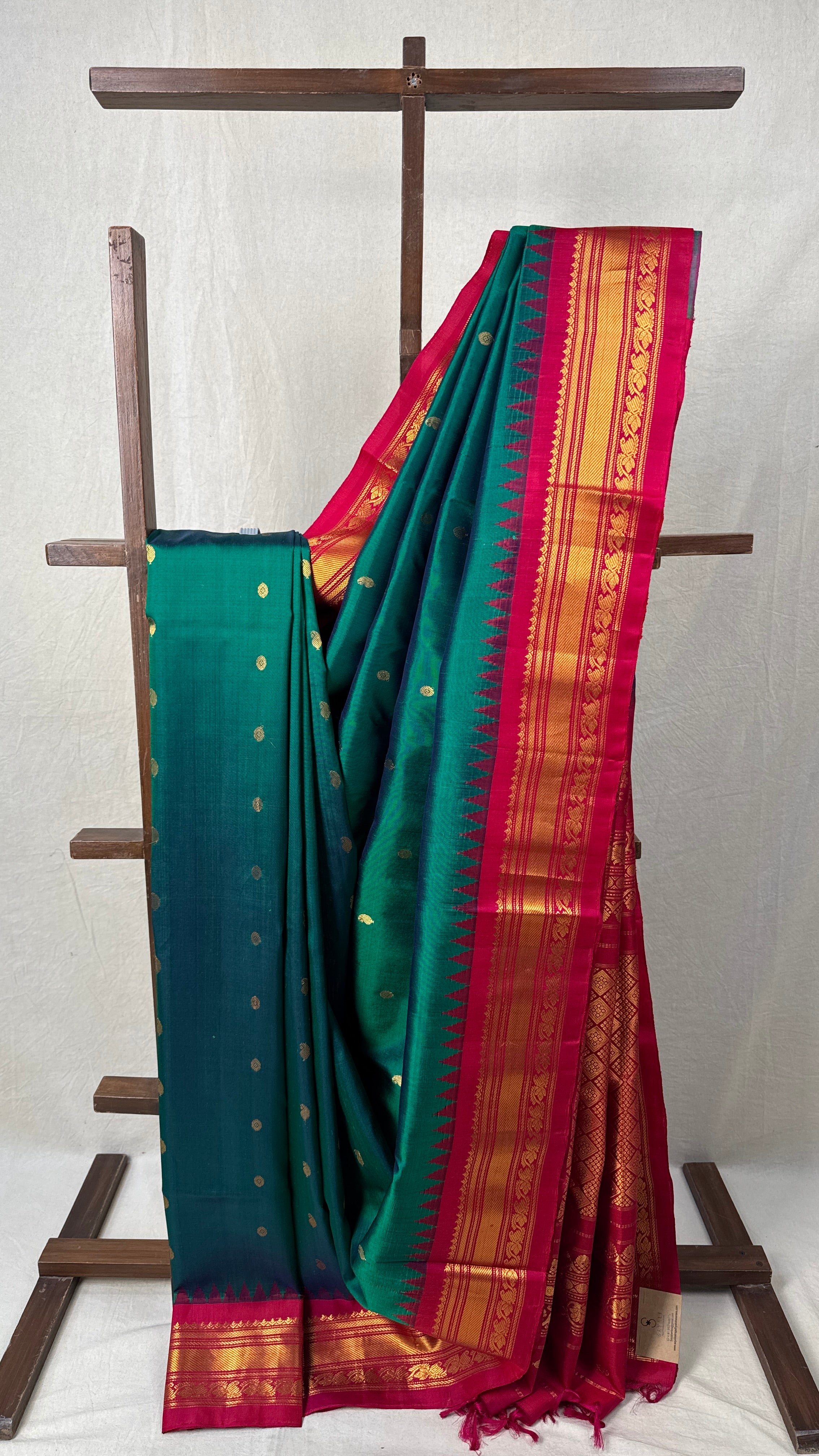 Green Gadwal Silk Saree - SRGGSS547