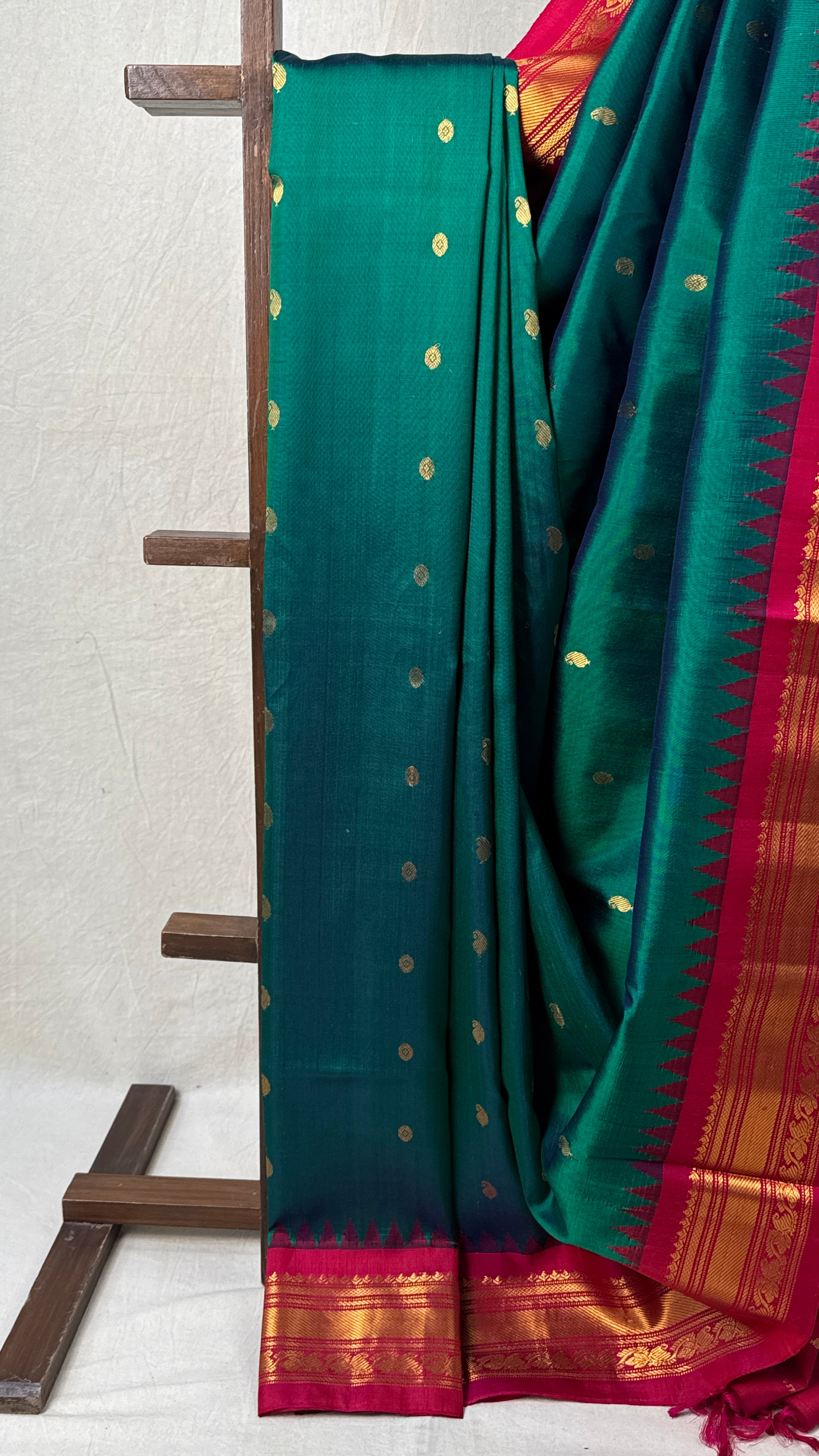 Green Gadwal Silk Saree - SRGGSS547