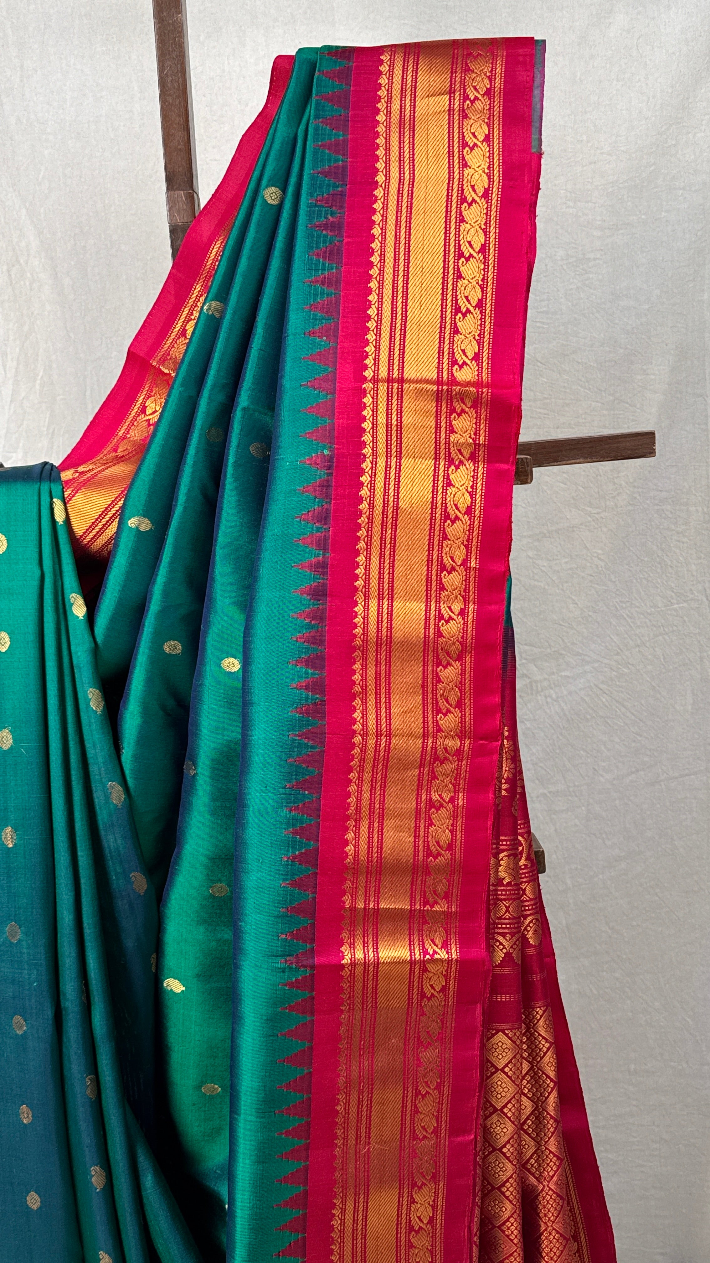 Green Gadwal Silk Saree - SRGGSS547