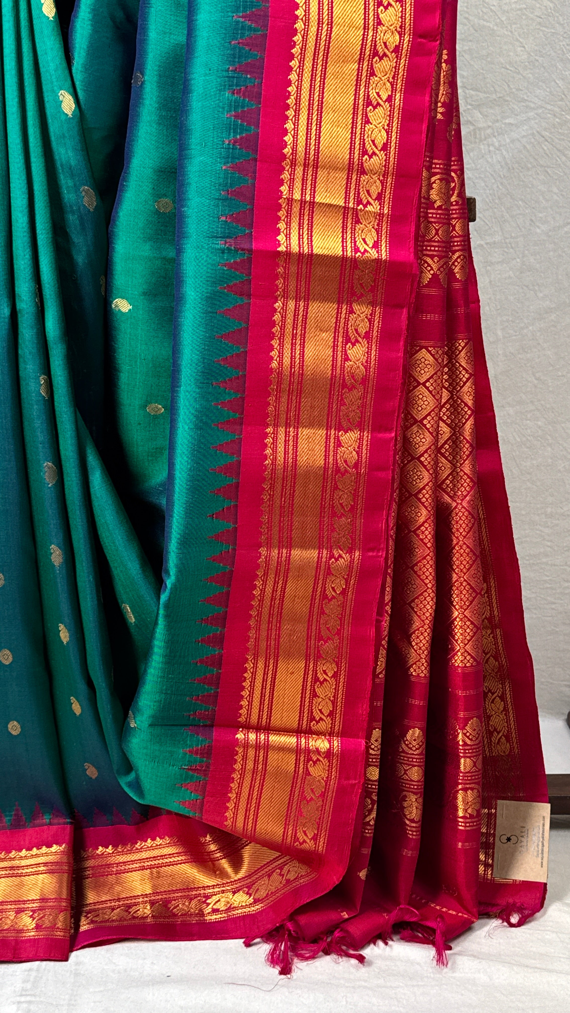 Green Gadwal Silk Saree - SRGGSS547