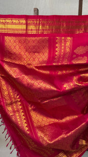 Green Gadwal Silk Saree - SRGGSS547