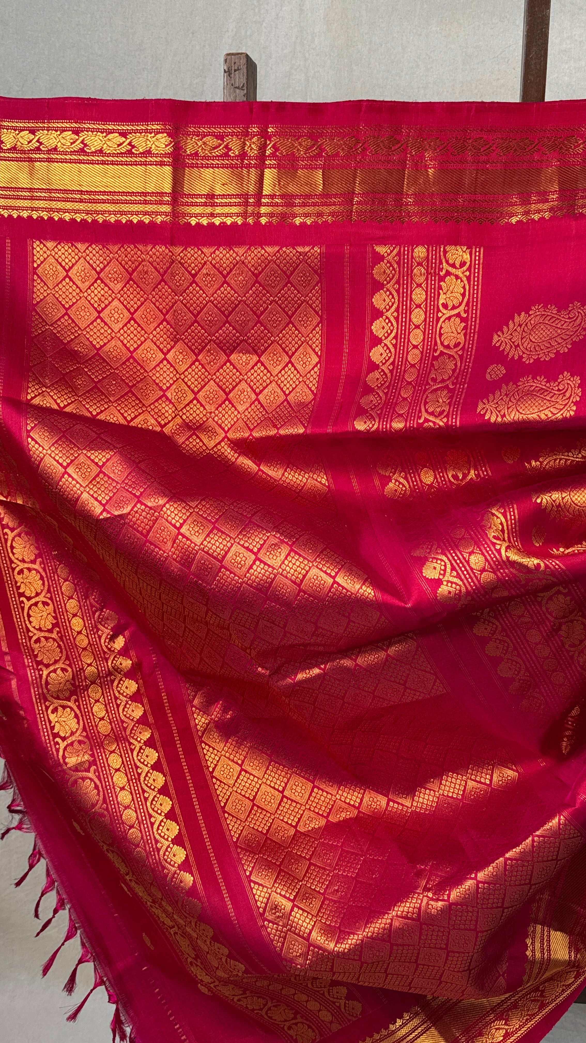 Green Gadwal Silk Saree - SRGGSS547