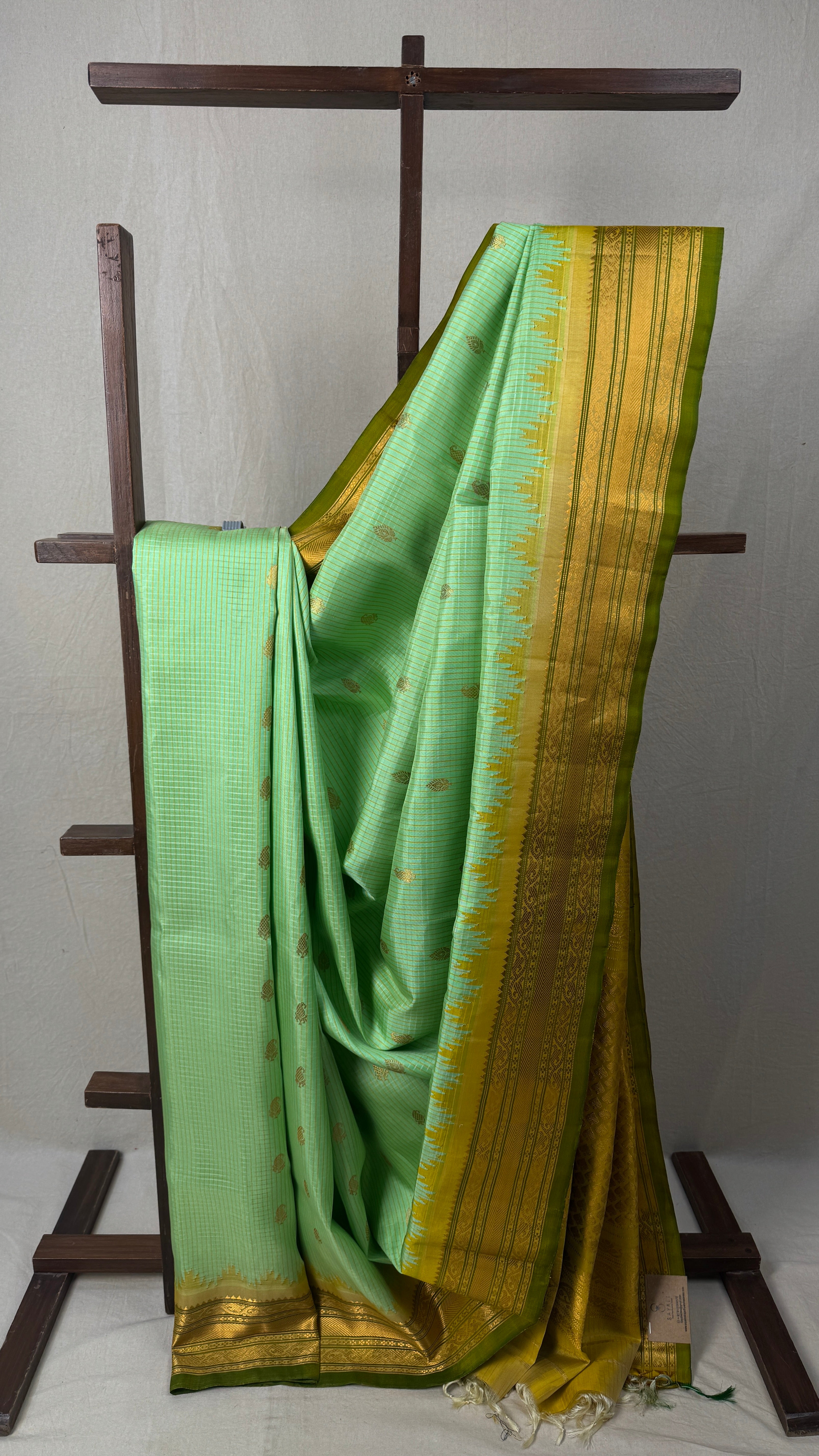 Pista Green Gadwal Silk Saree - SRPGGSS565