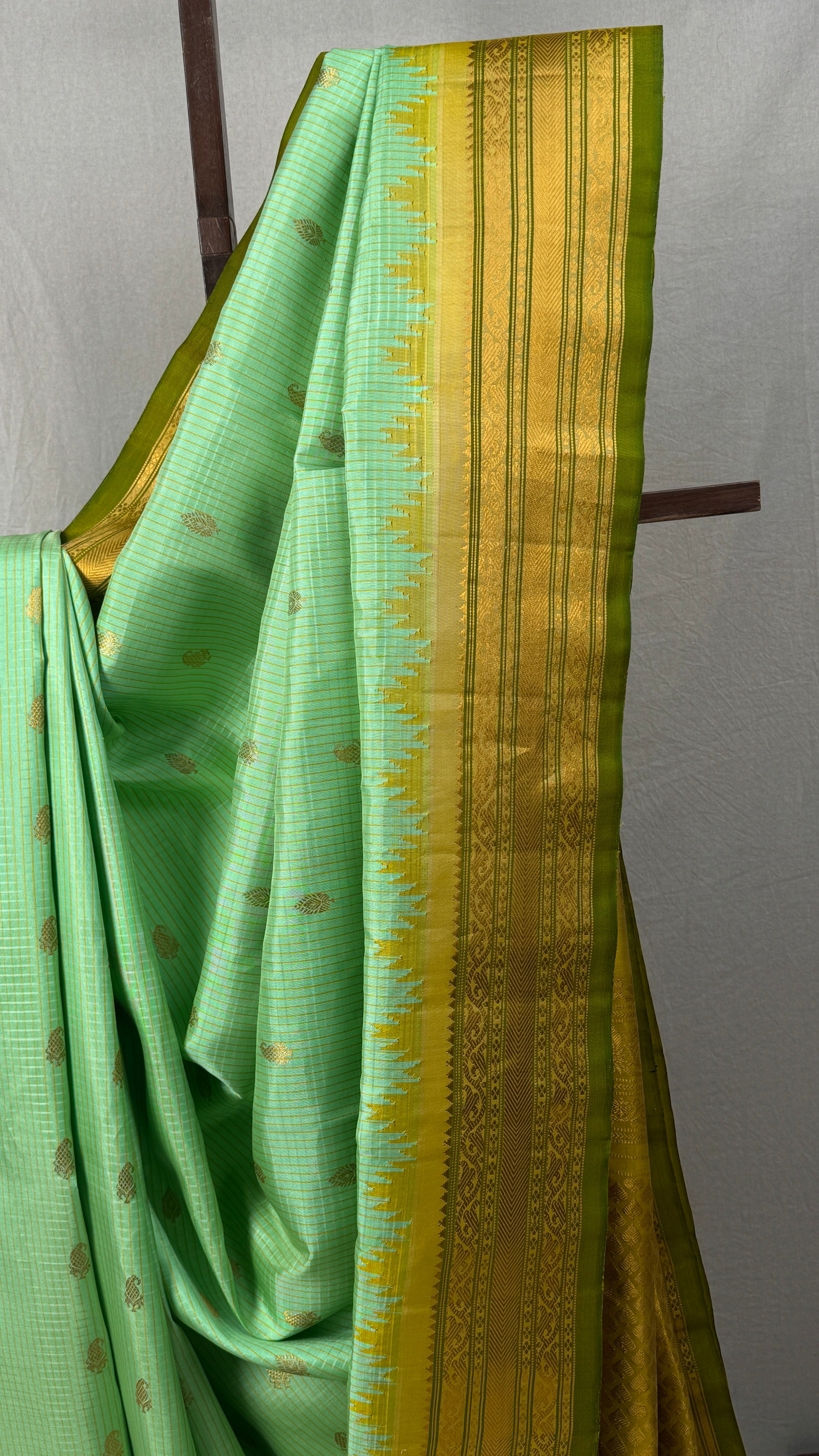 Pista Green Gadwal Silk Saree - SRPGGSS565