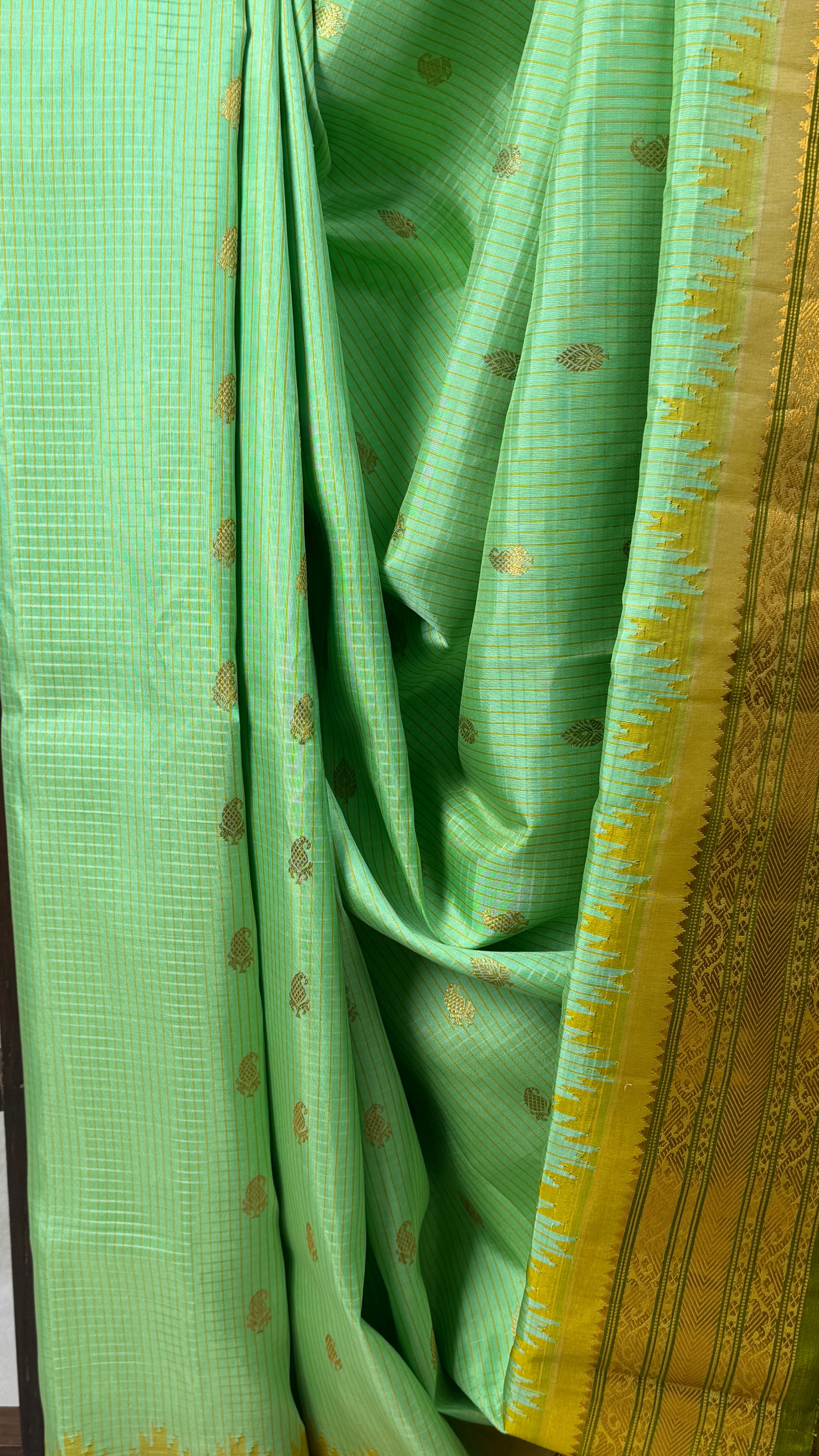 Pista Green Gadwal Silk Saree - SRPGGSS565