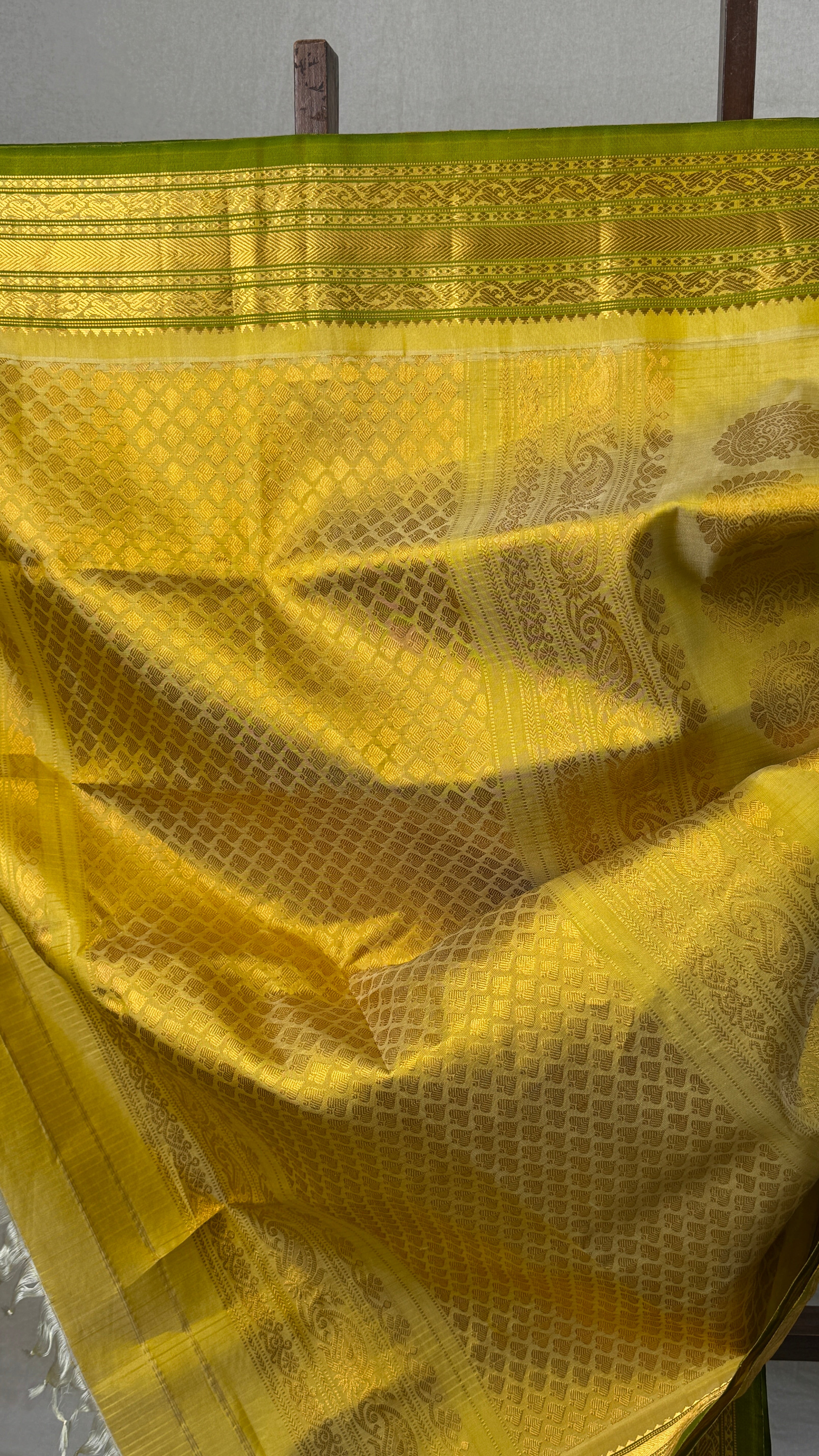 Pista Green Gadwal Silk Saree - SRPGGSS565