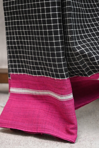 Black Big Checks Cotton Patteda Anchu Saree With Pink-Orange Border