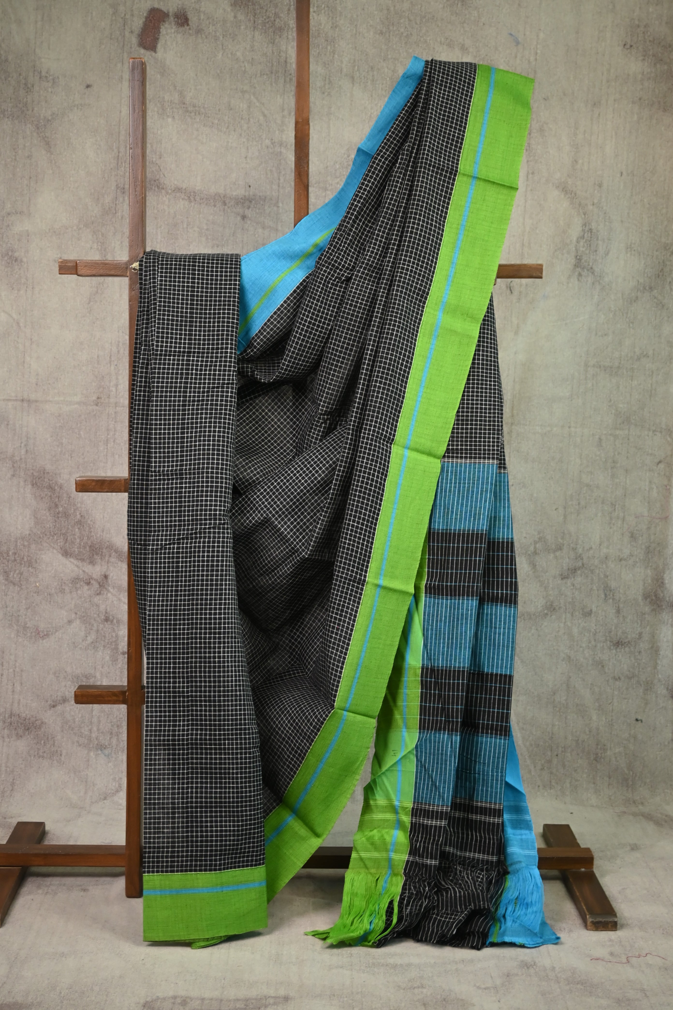 Big Checks Black Patteda Anchu With Border